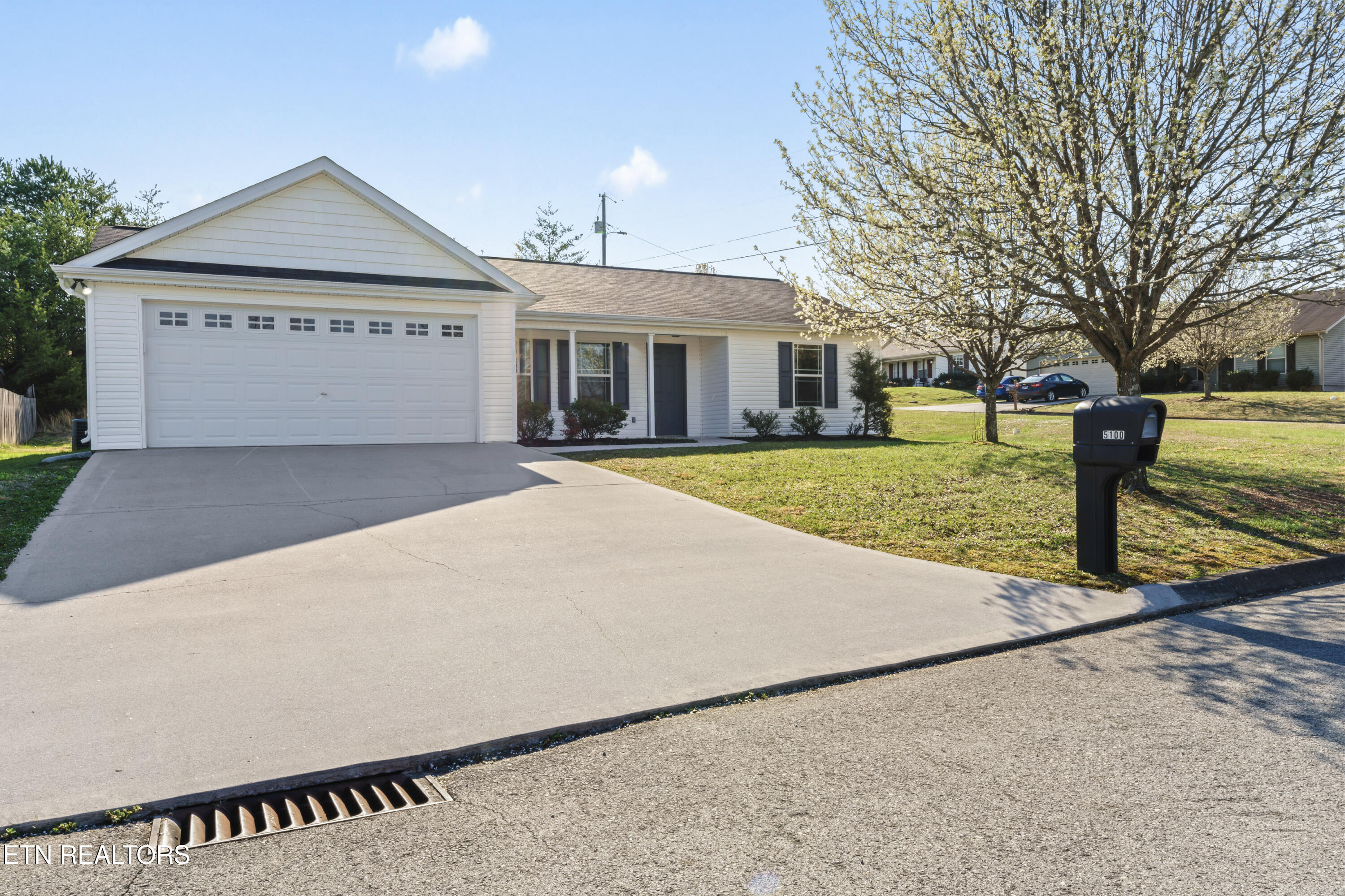 5100 Cattail Lane Property Photo 3