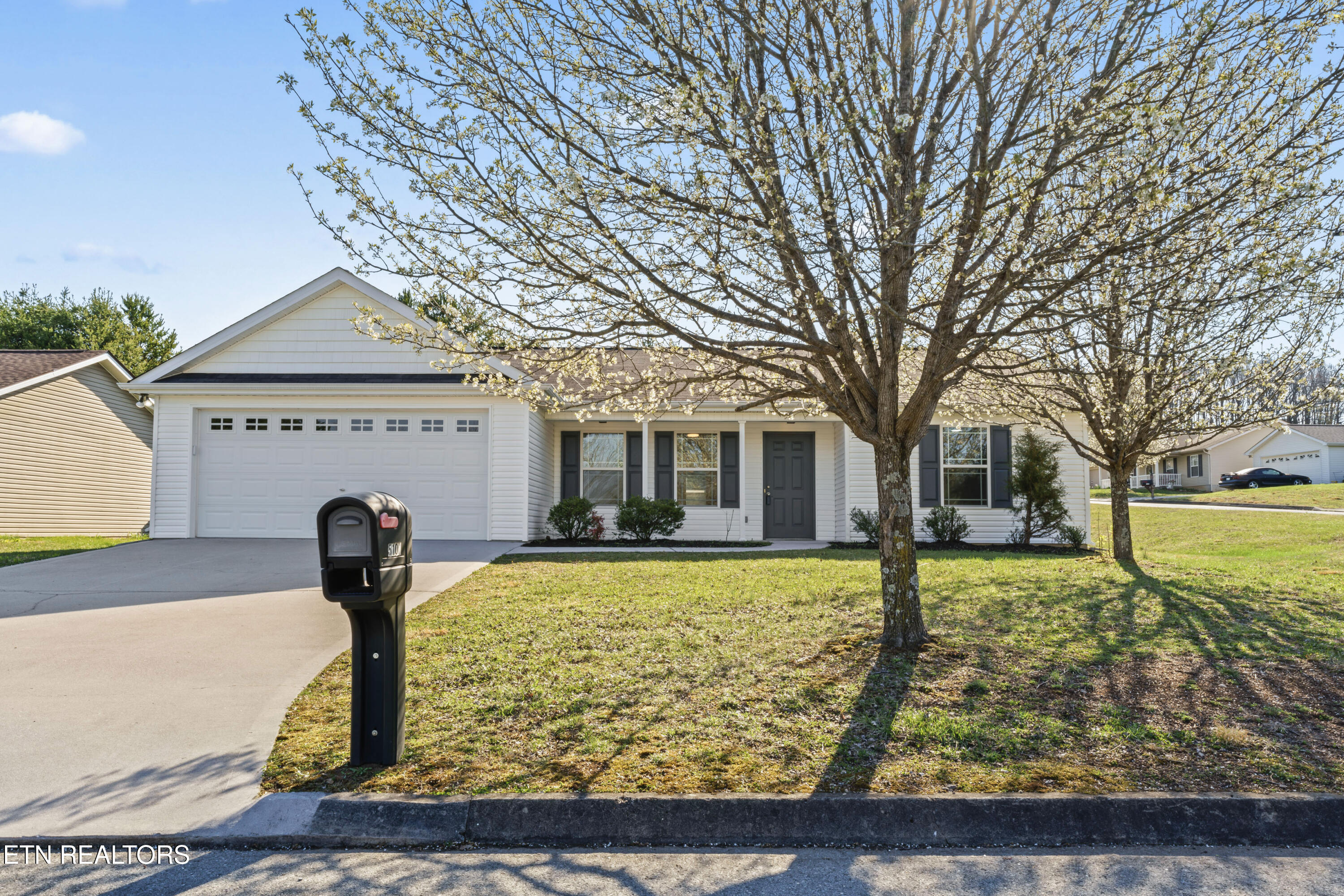 5100 Cattail Lane Property Photo 4