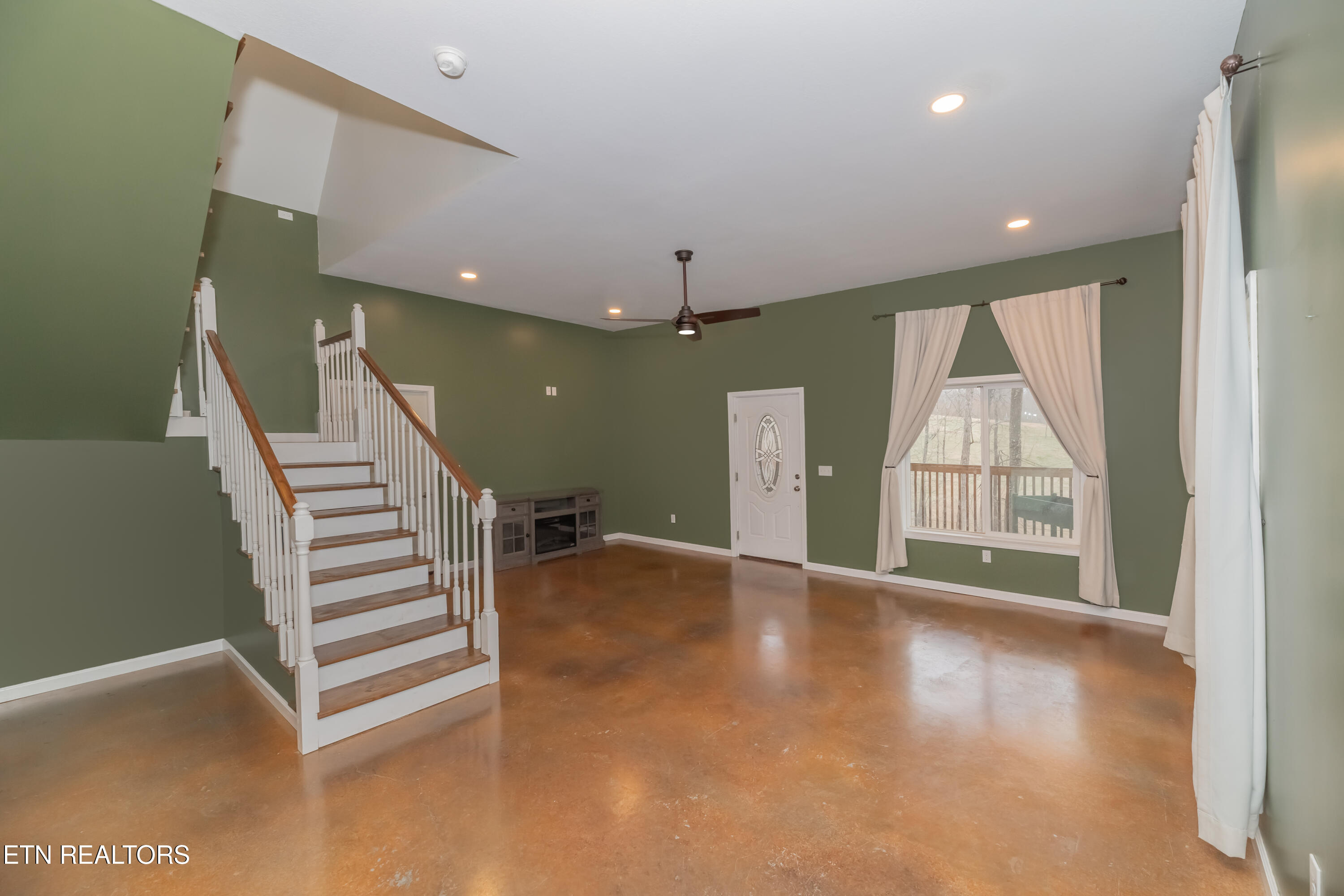 8811 Ellis Lane Property Photo 3