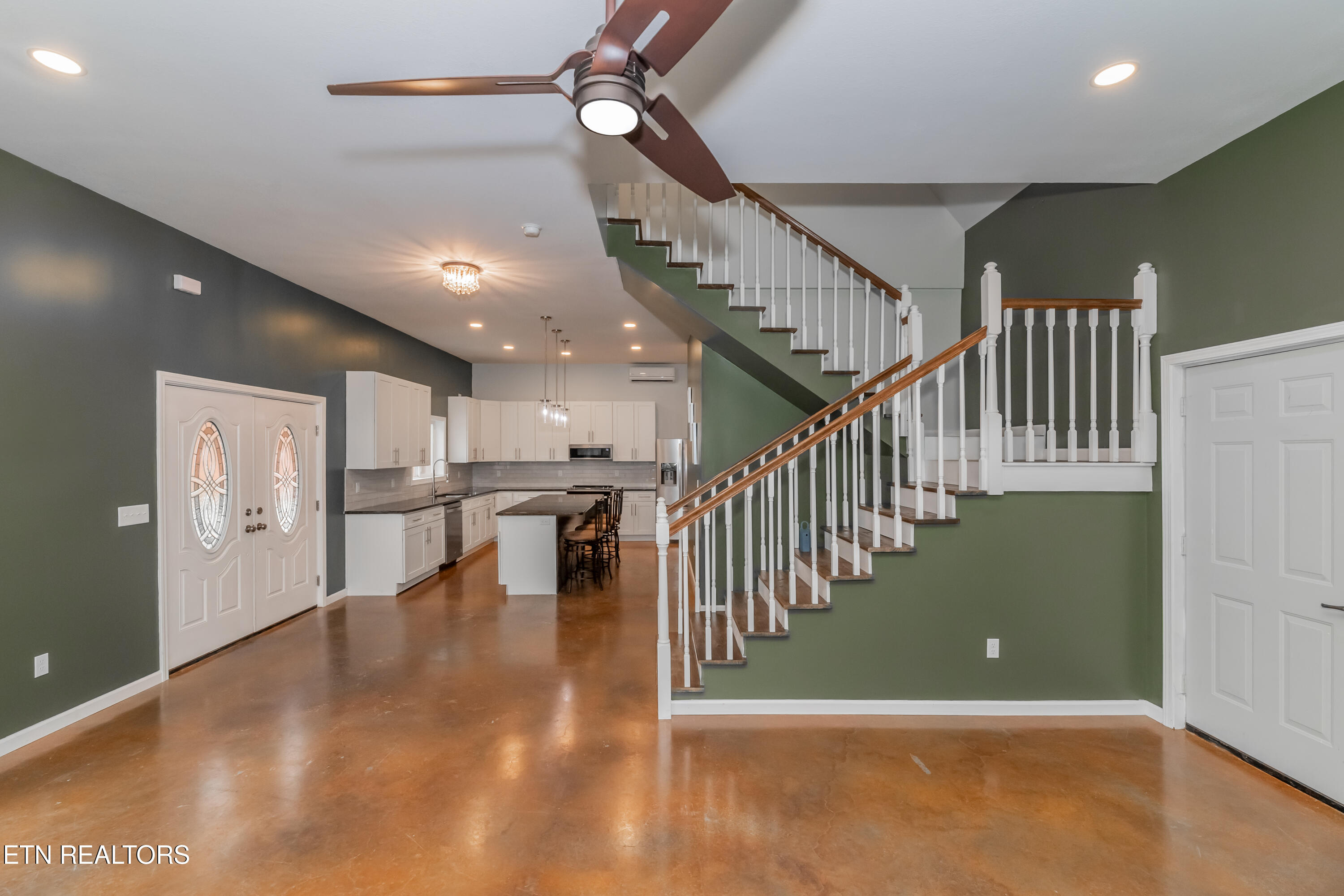 8811 Ellis Lane Property Photo 6