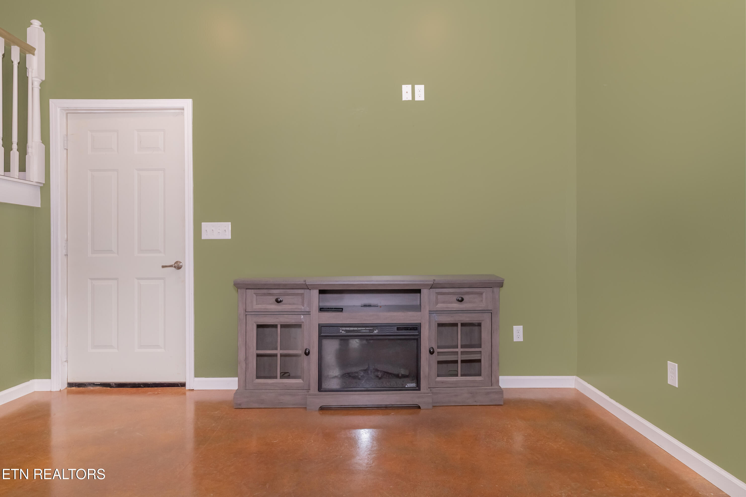 8811 Ellis Lane Property Photo 7