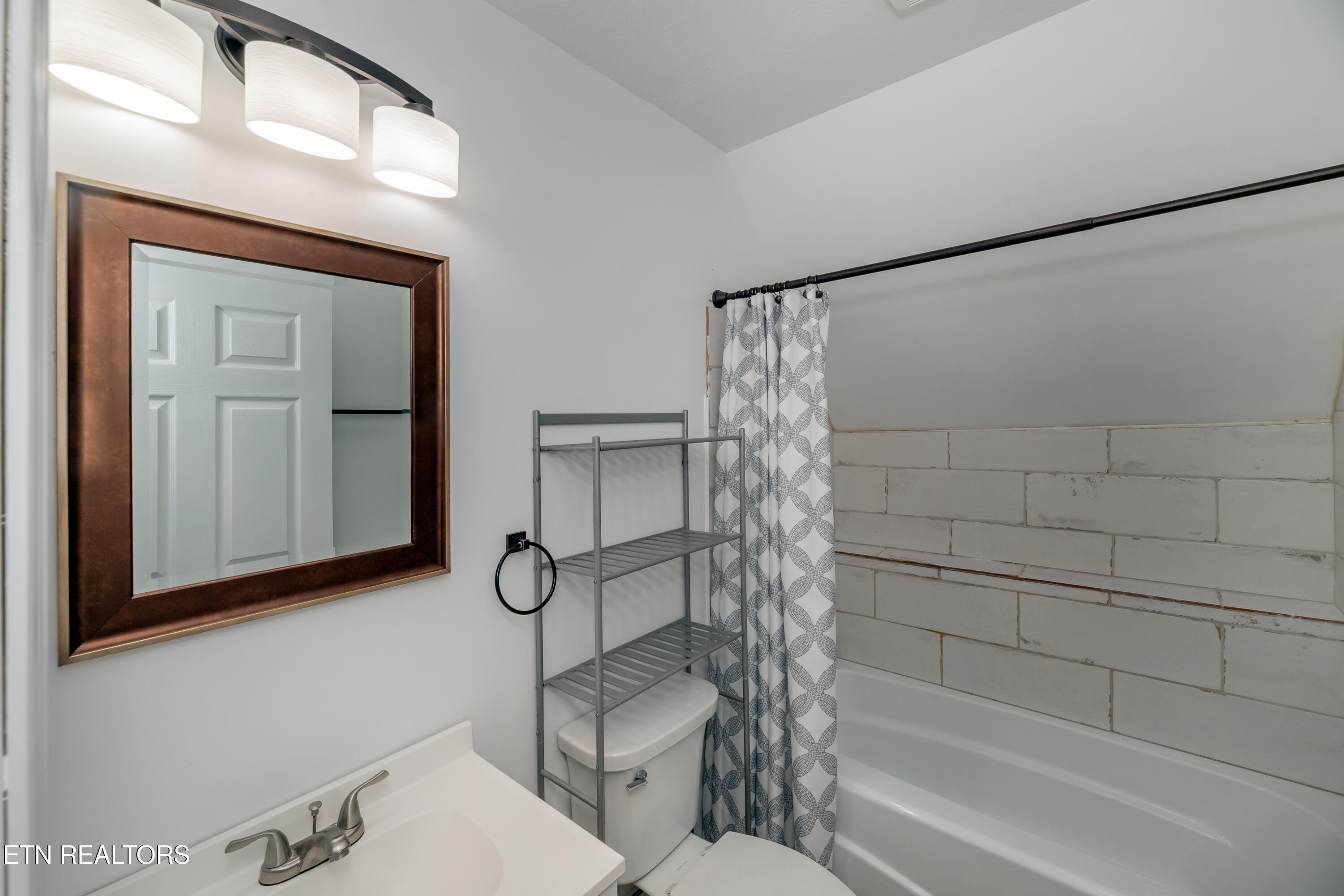 8811 Ellis Lane Property Photo 21