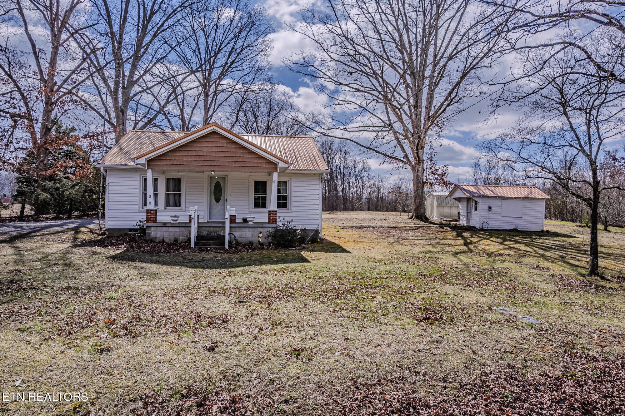 210 Linsdale Road Property Photo 1