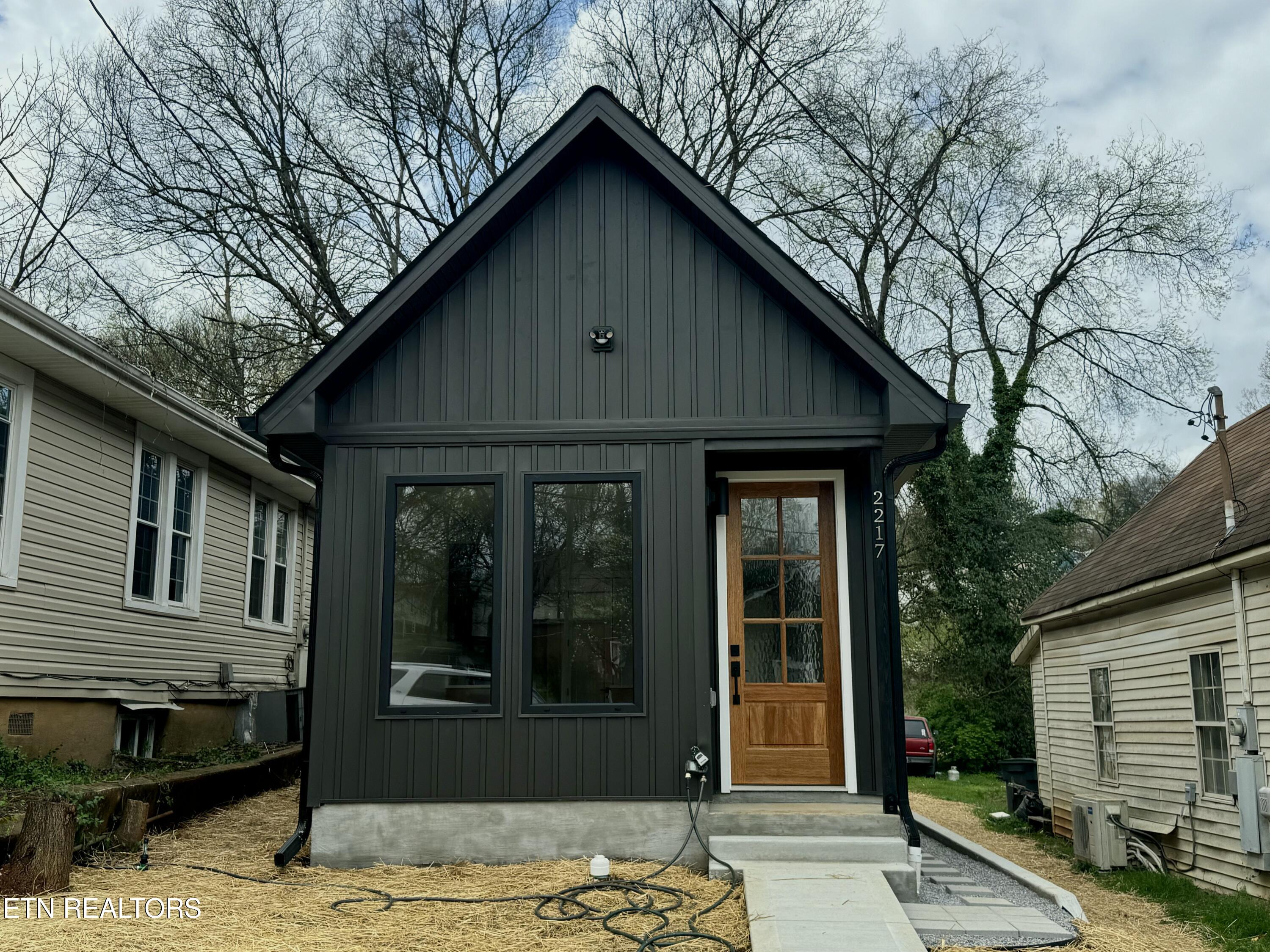 2217 Lincoln St Property Photo 1