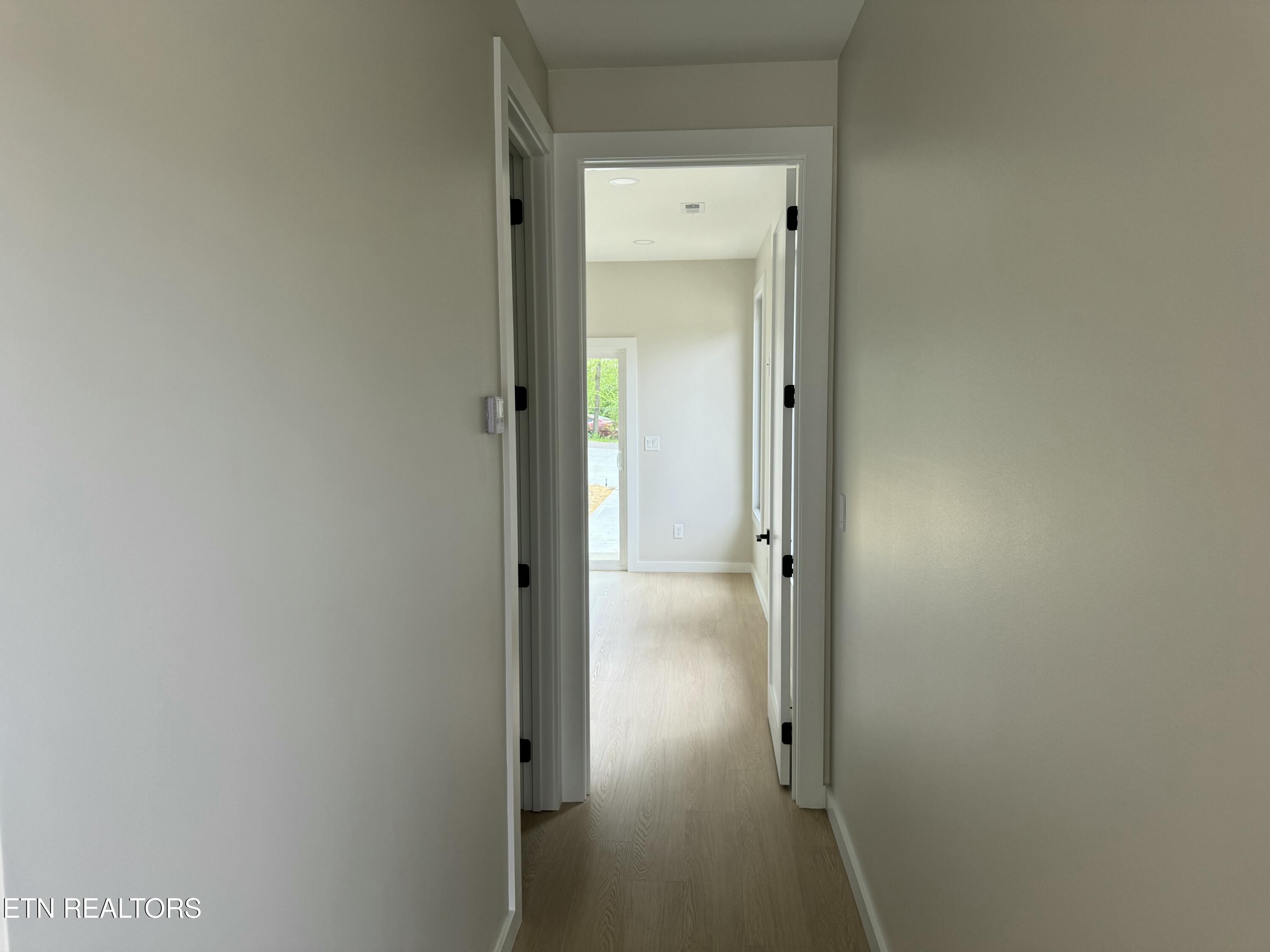 2217 Lincoln St Property Photo 4