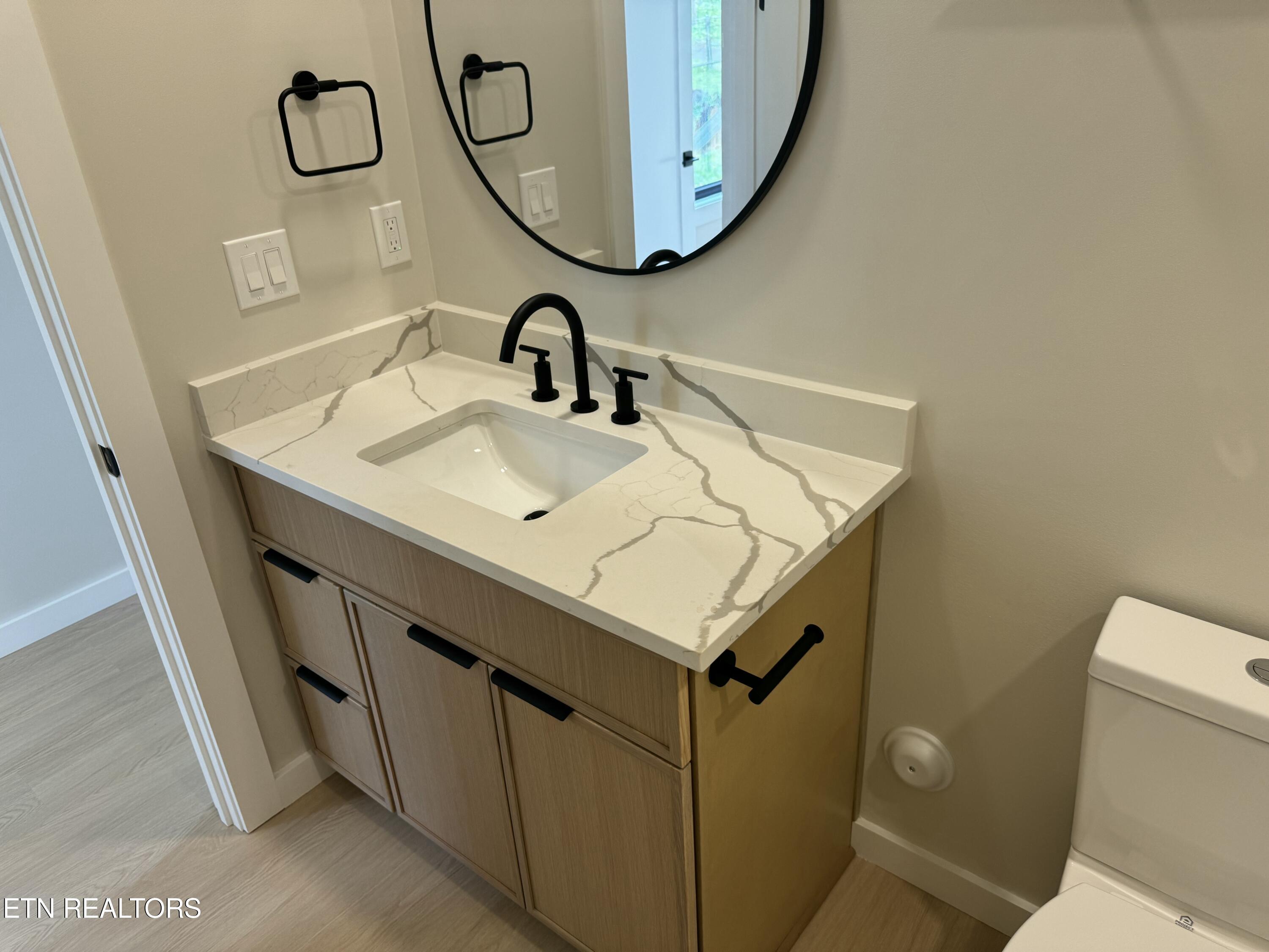 2217 Lincoln St Property Photo 6