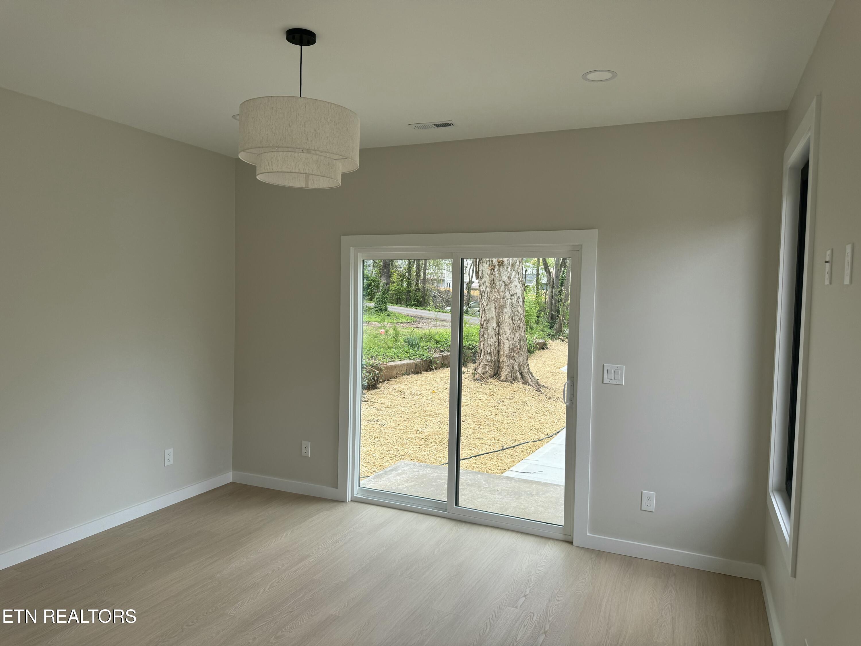2217 Lincoln St Property Photo 8