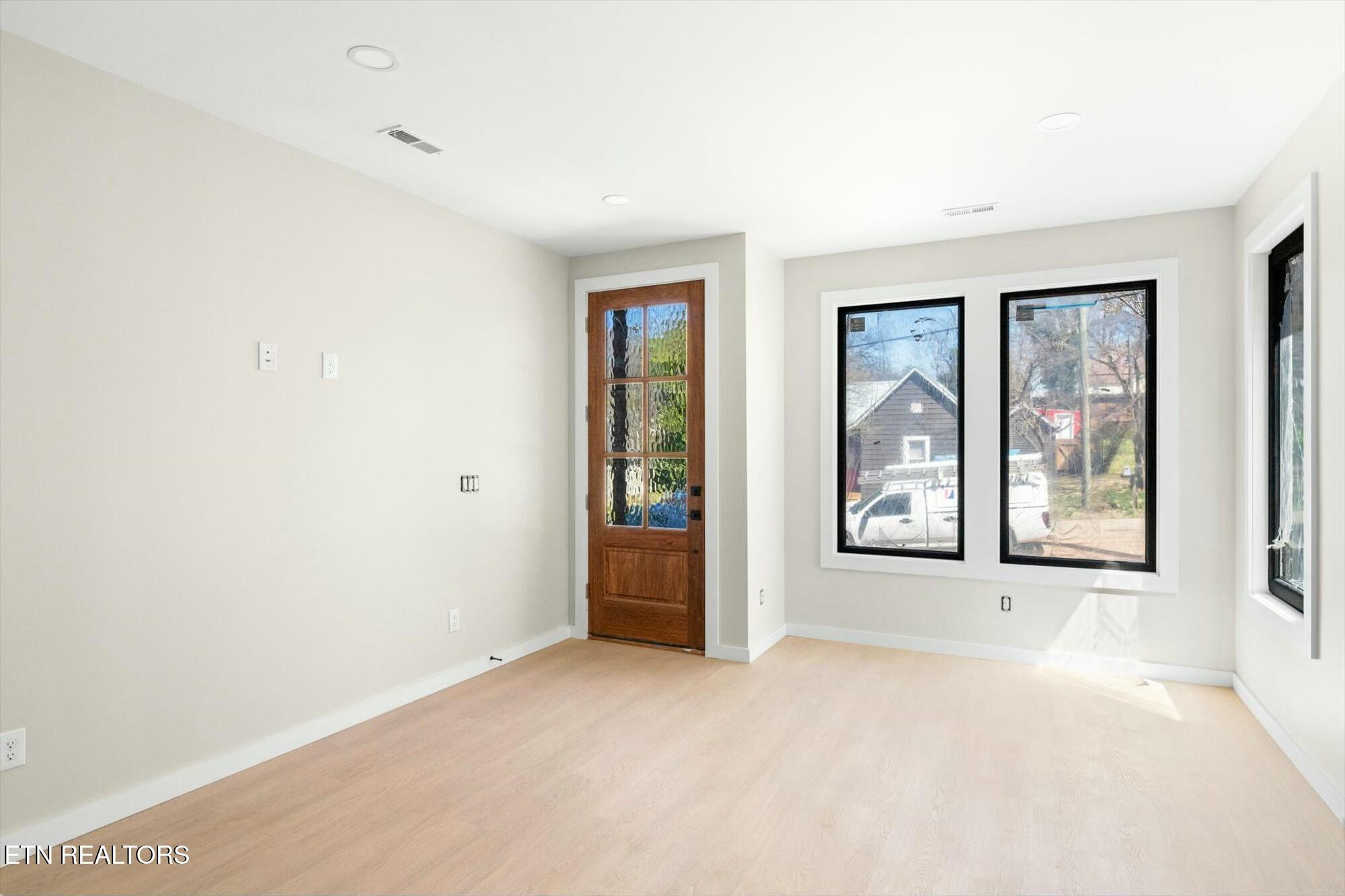 2217 Lincoln St Property Photo 11