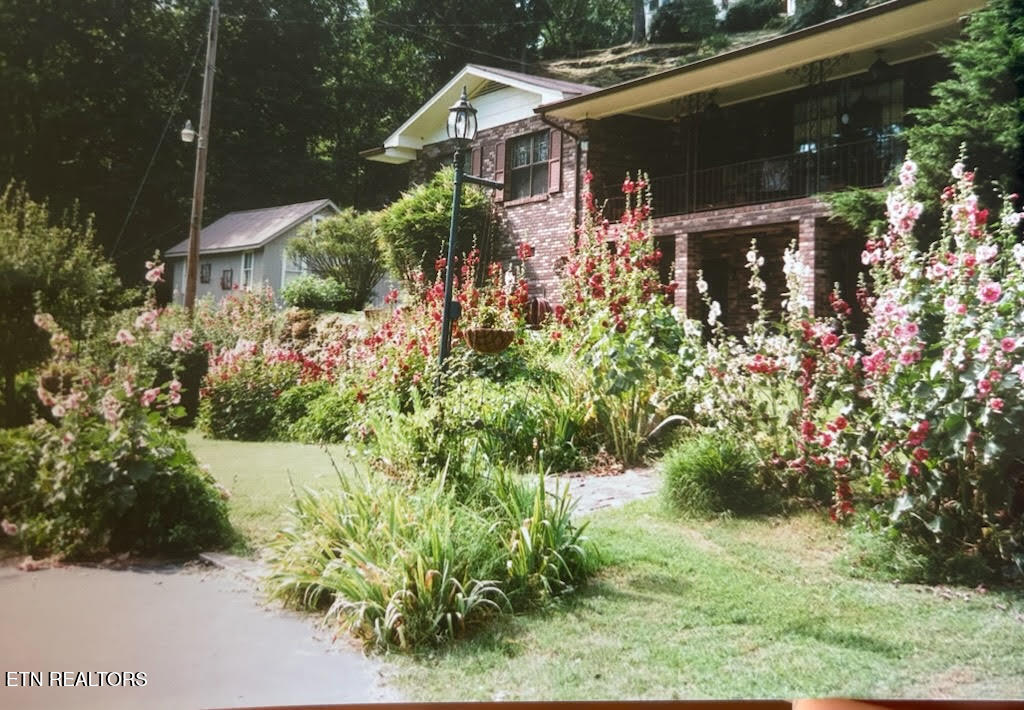 460 Riverview St Property Photo
