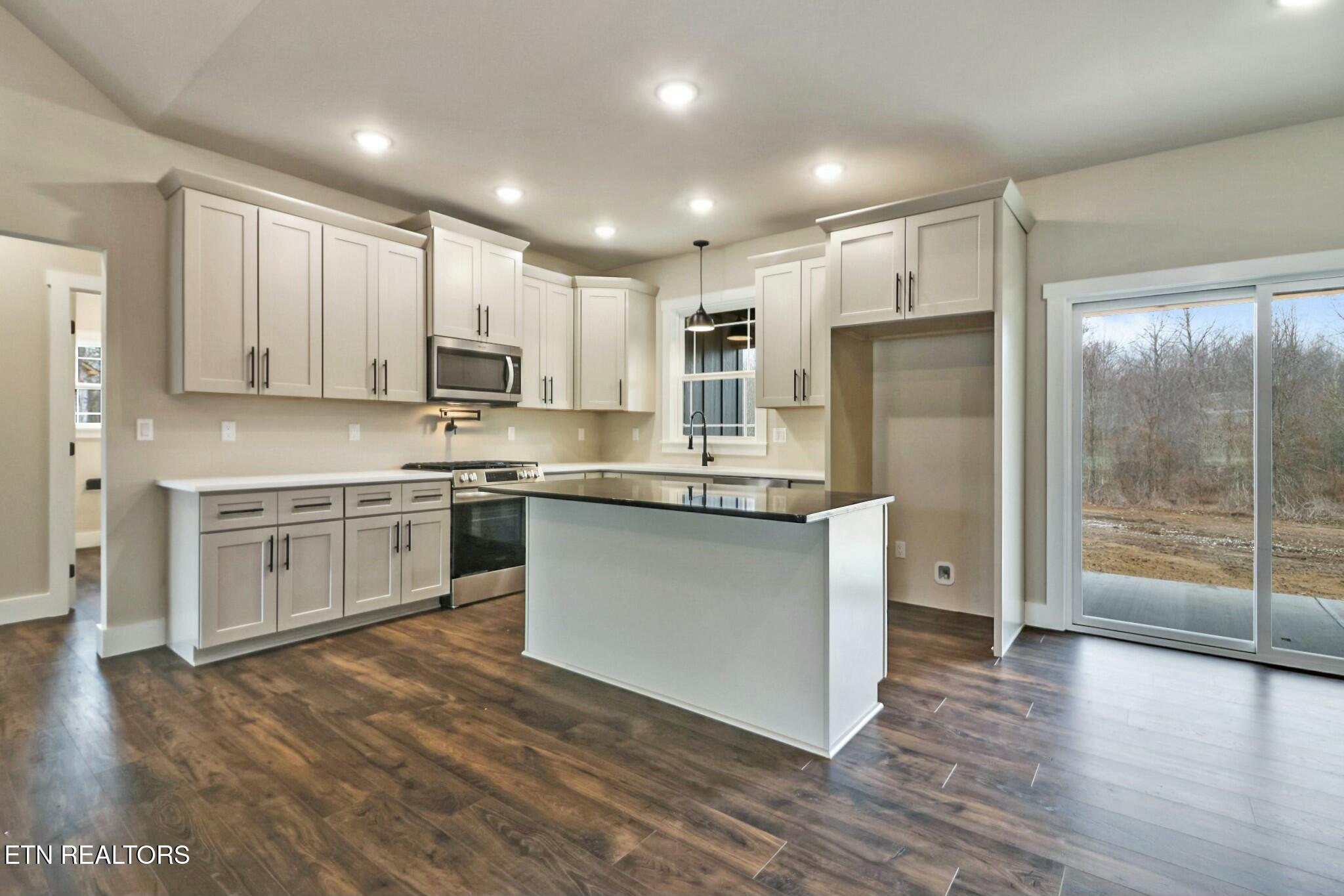 1076 Hargis Rd Property Photo 14