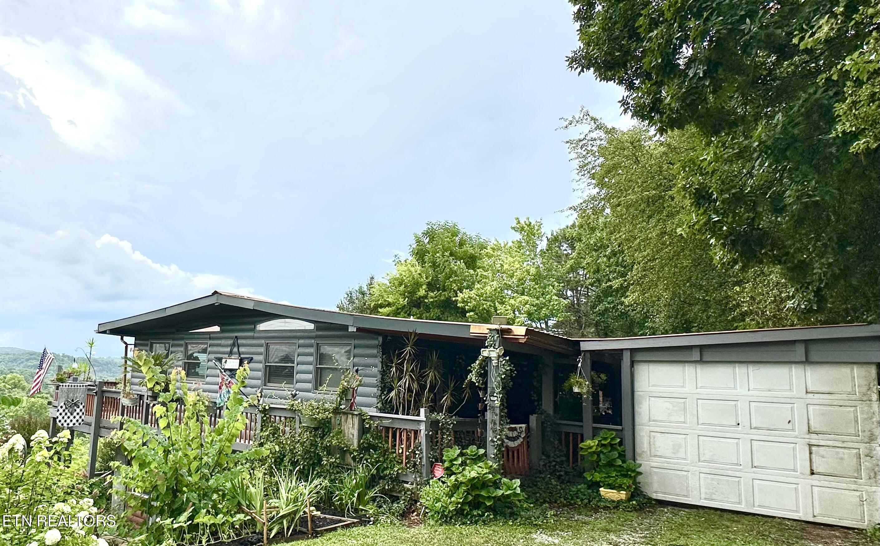 3855 Catewright Rd Property Photo 1