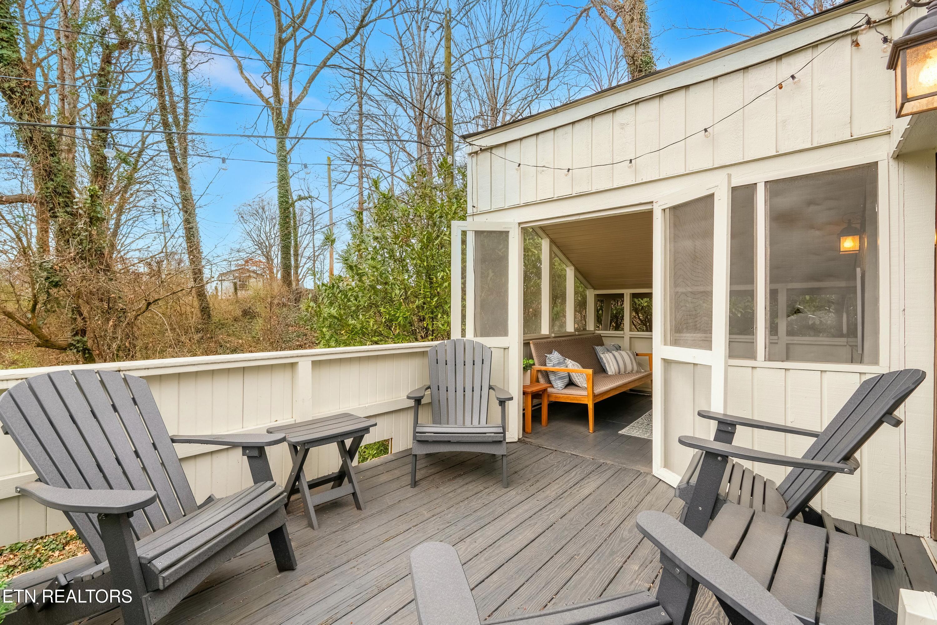 103 Nw Greenbrier Drive Property Photo 34