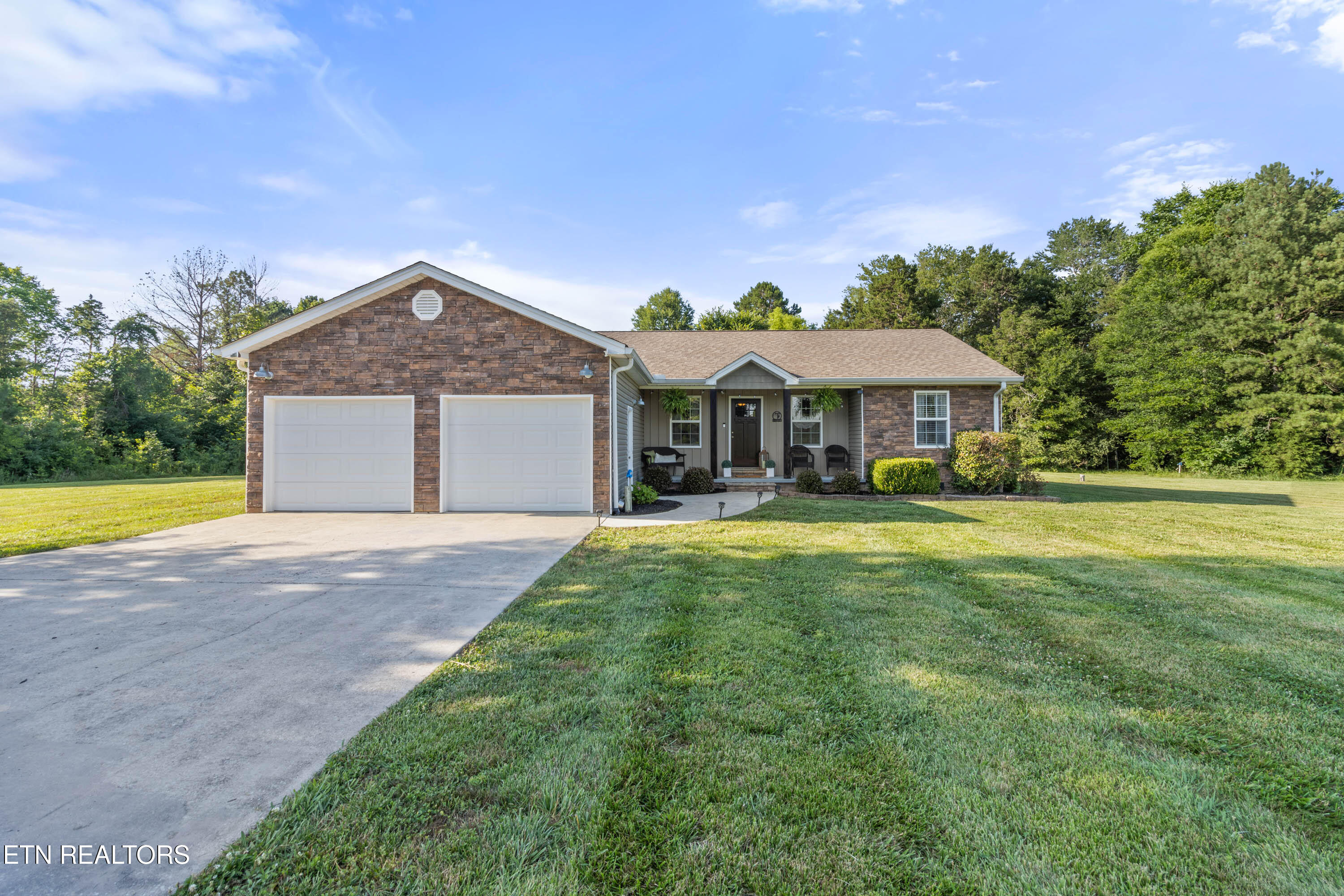 210 Ten Mile Lane Property Photo