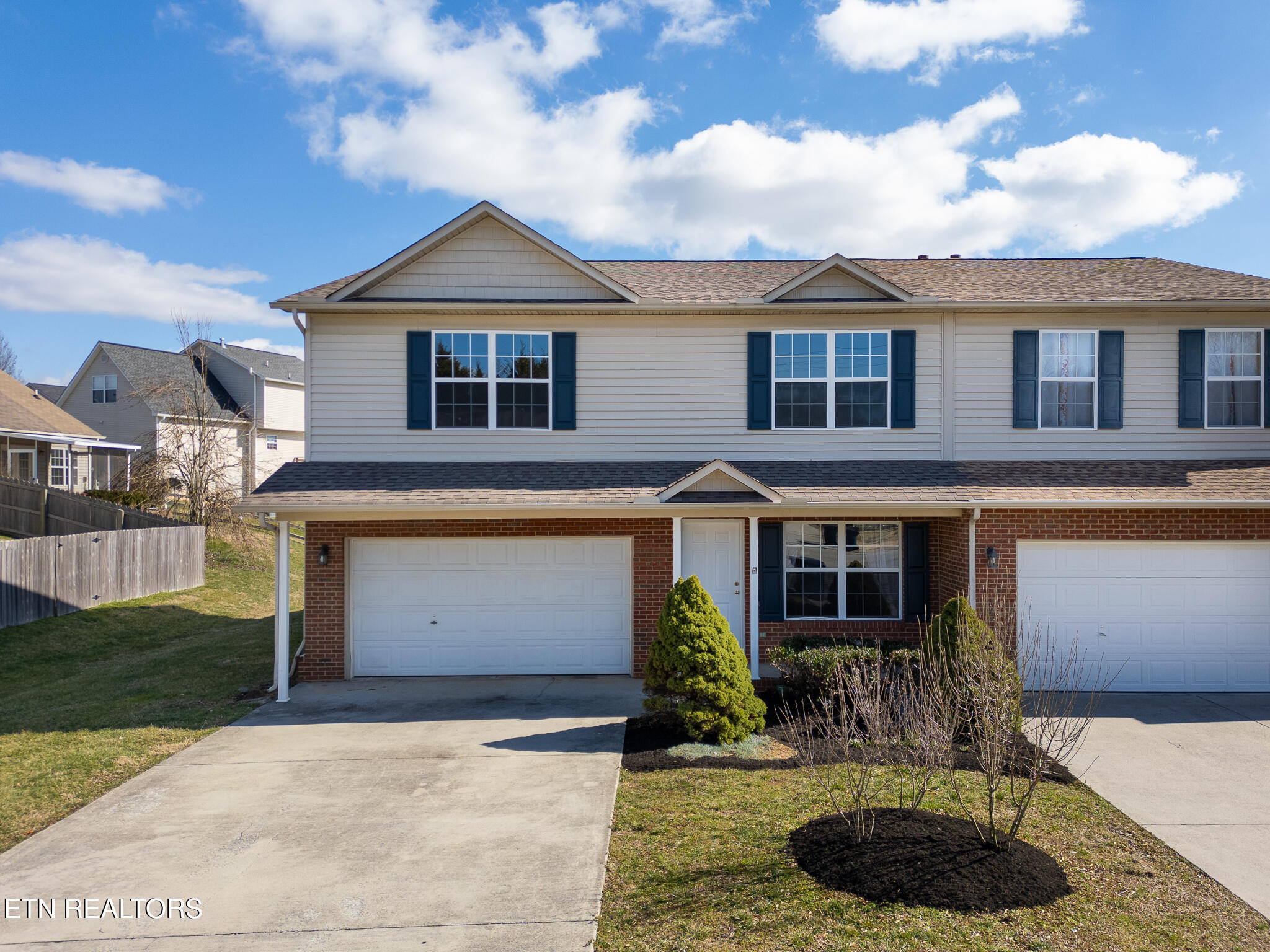 2122 Gatehouse Lane Property Photo 1