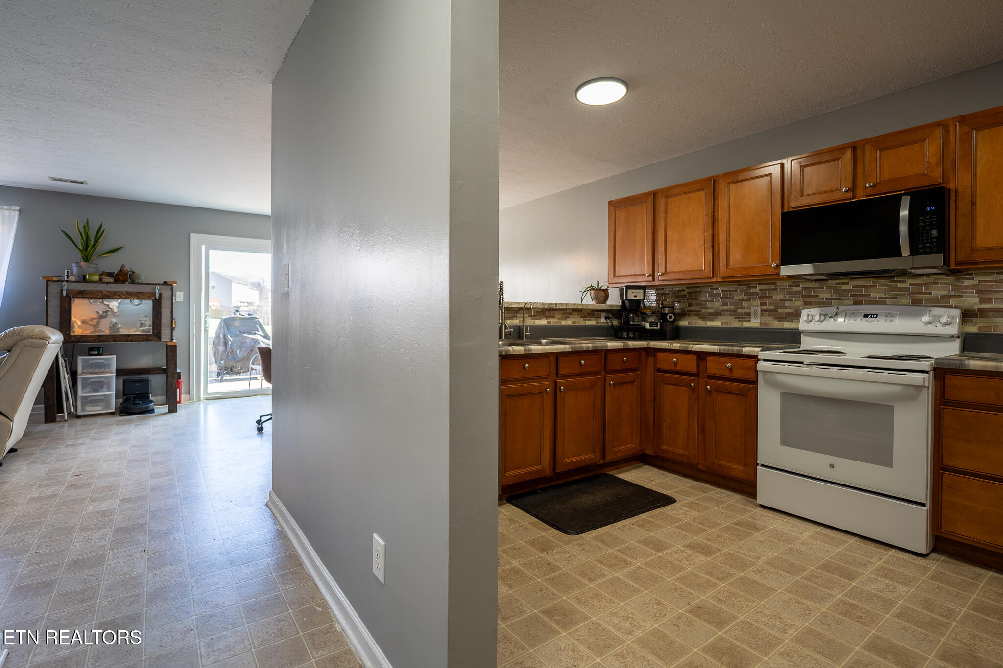 2122 Gatehouse Lane Property Photo 8