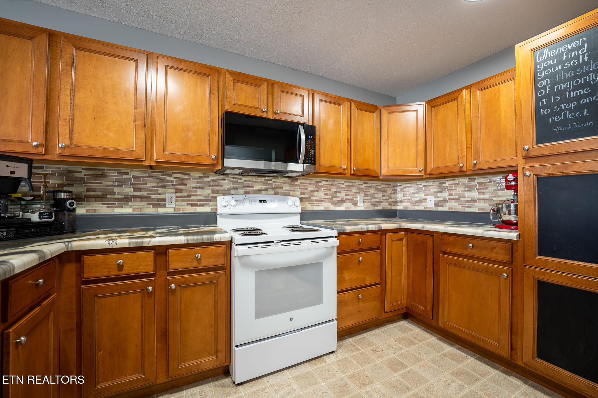 2122 Gatehouse Lane Property Photo 9
