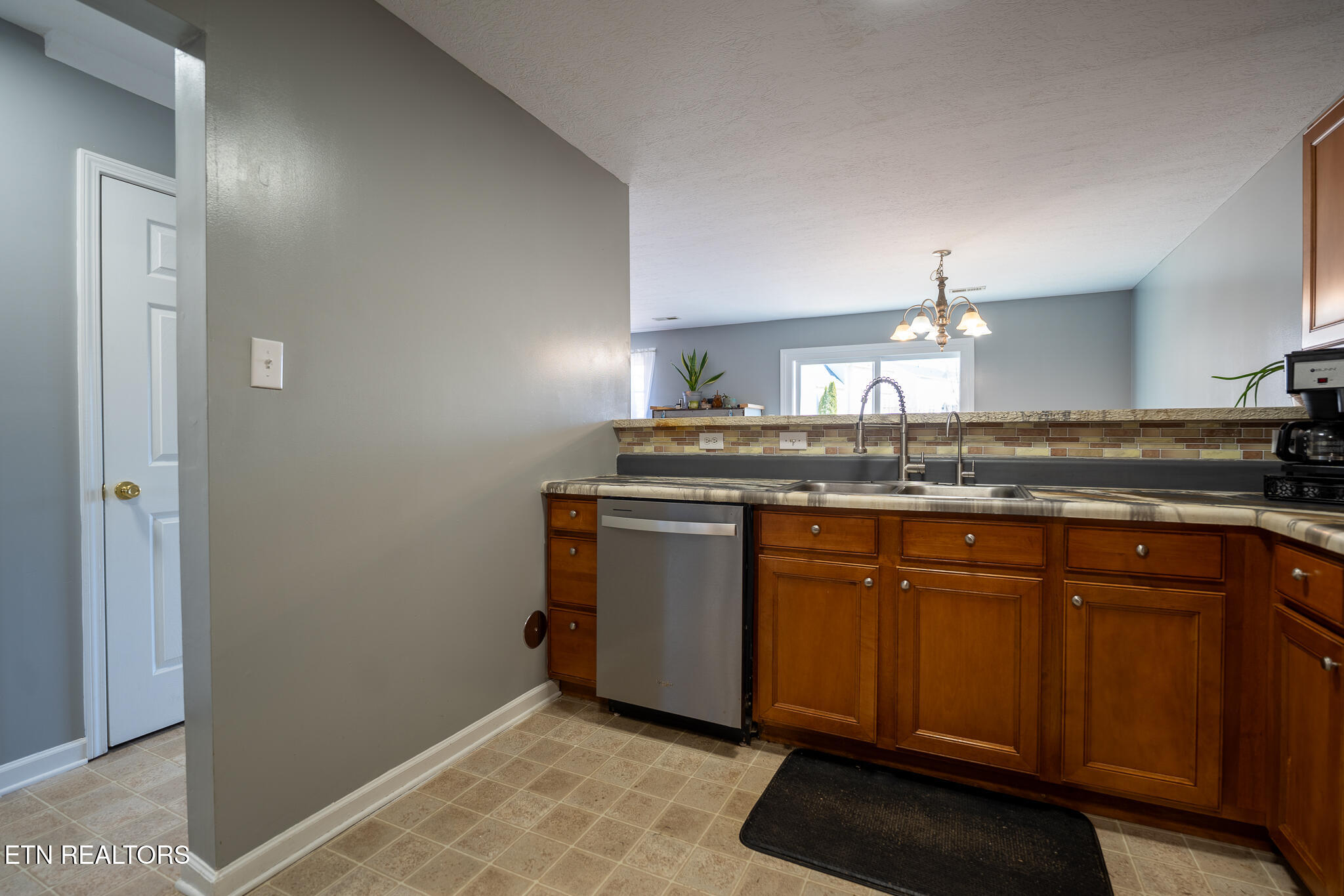 2122 Gatehouse Lane Property Photo 11