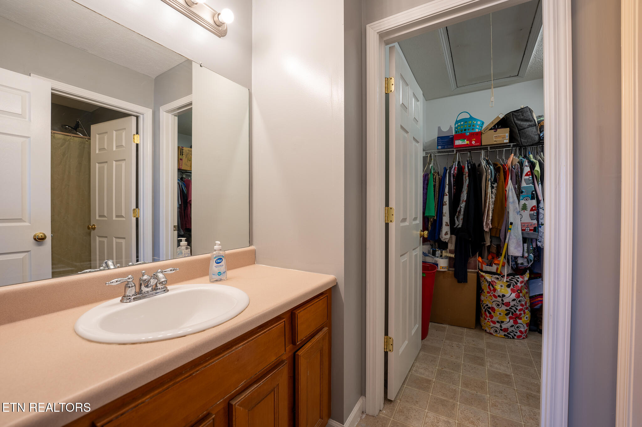 2122 Gatehouse Lane Property Photo 24