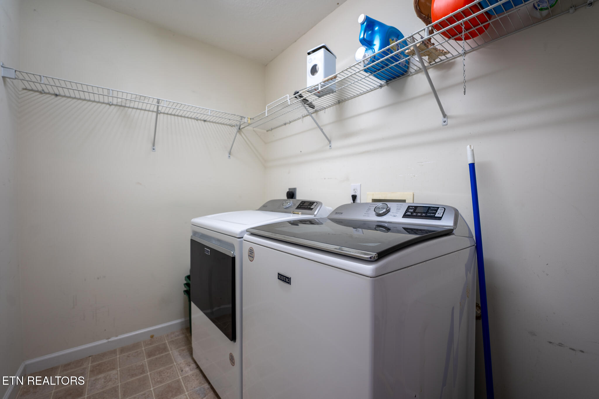 2122 Gatehouse Lane Property Photo 29