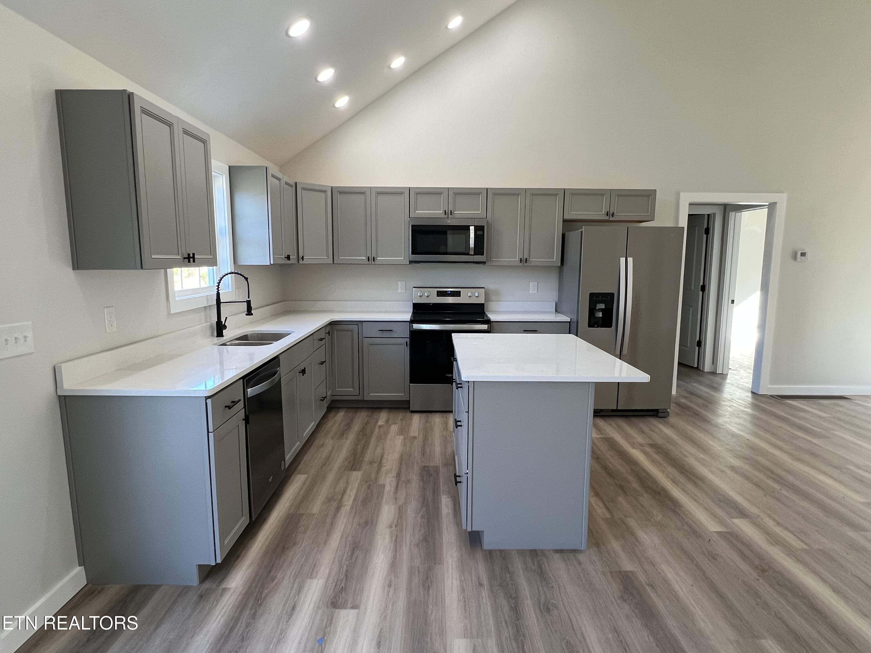 4011 Neighborly Way Property Photo 4