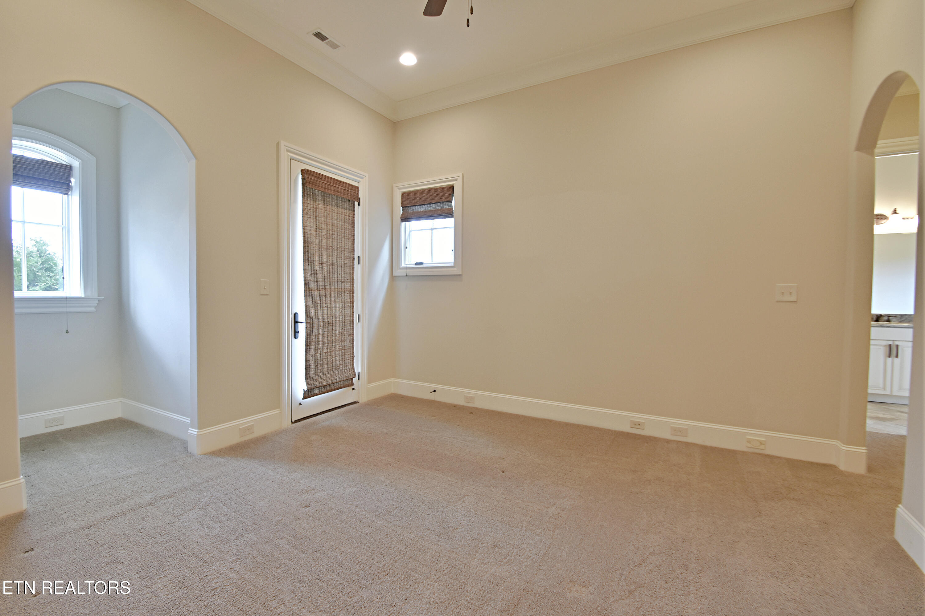710 Barnsley Rd Property Photo 32
