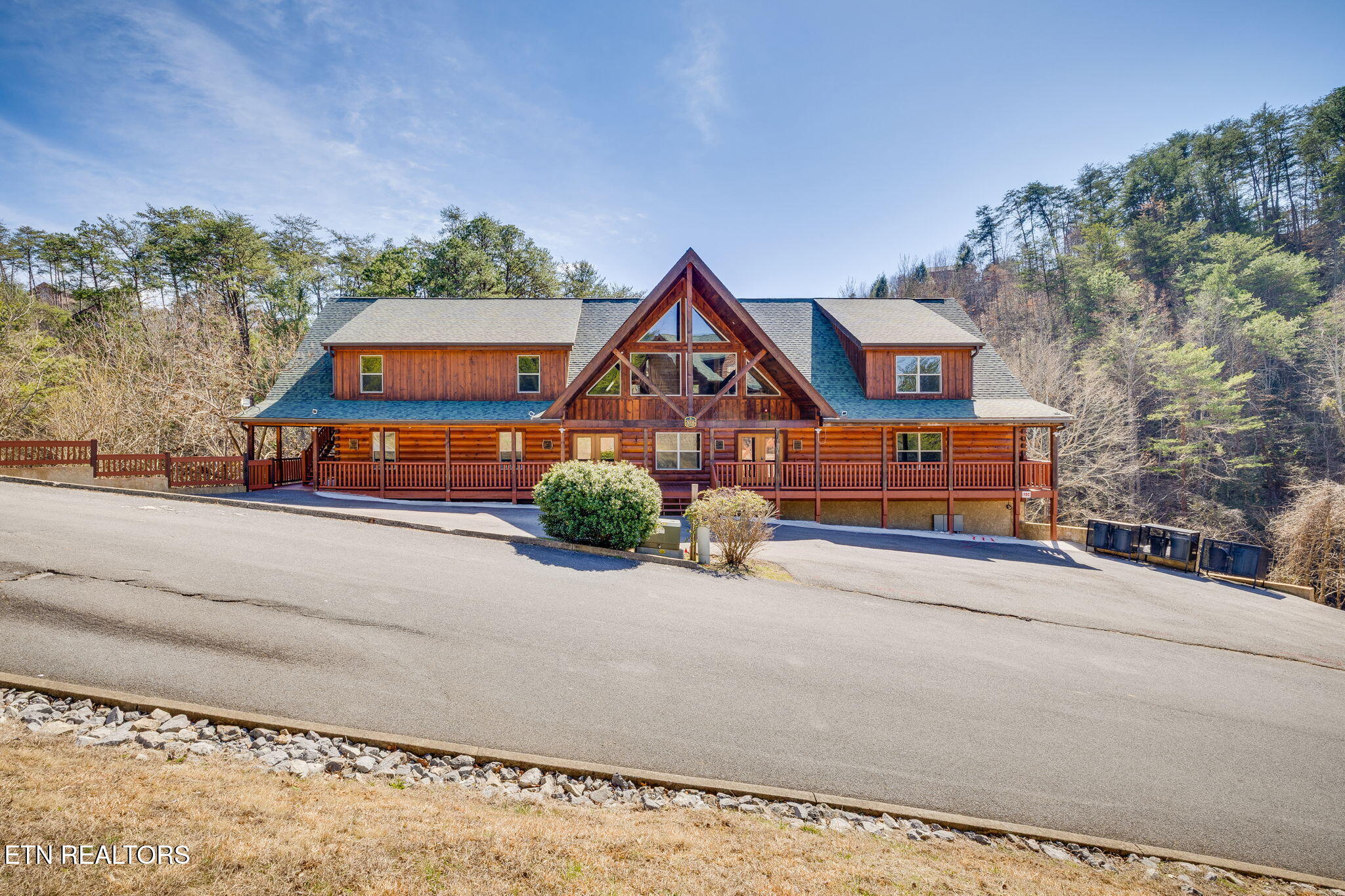 1934 Bear Creek Falls Way Property Photo 1