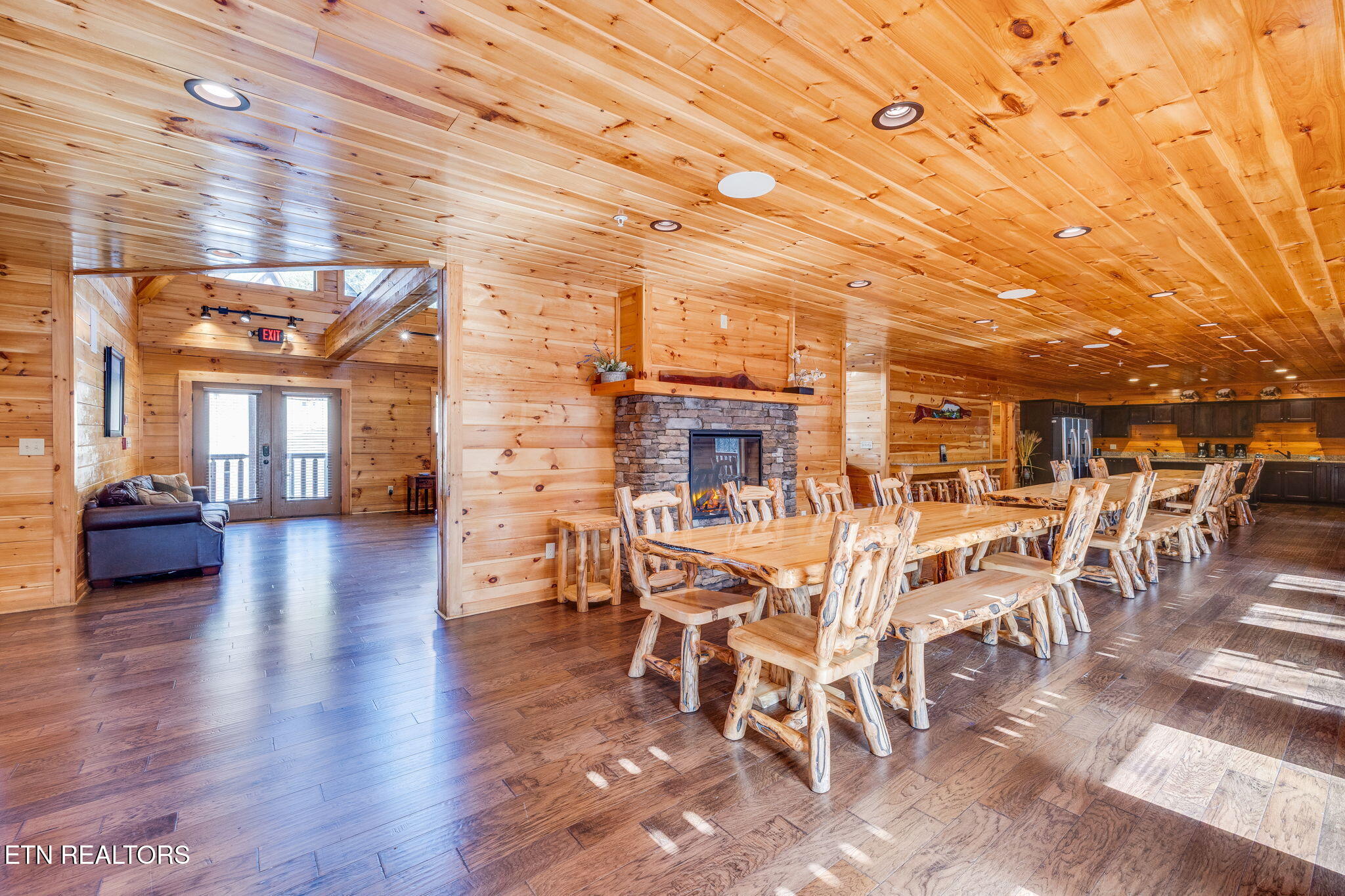 1934 Bear Creek Falls Way Property Photo 6