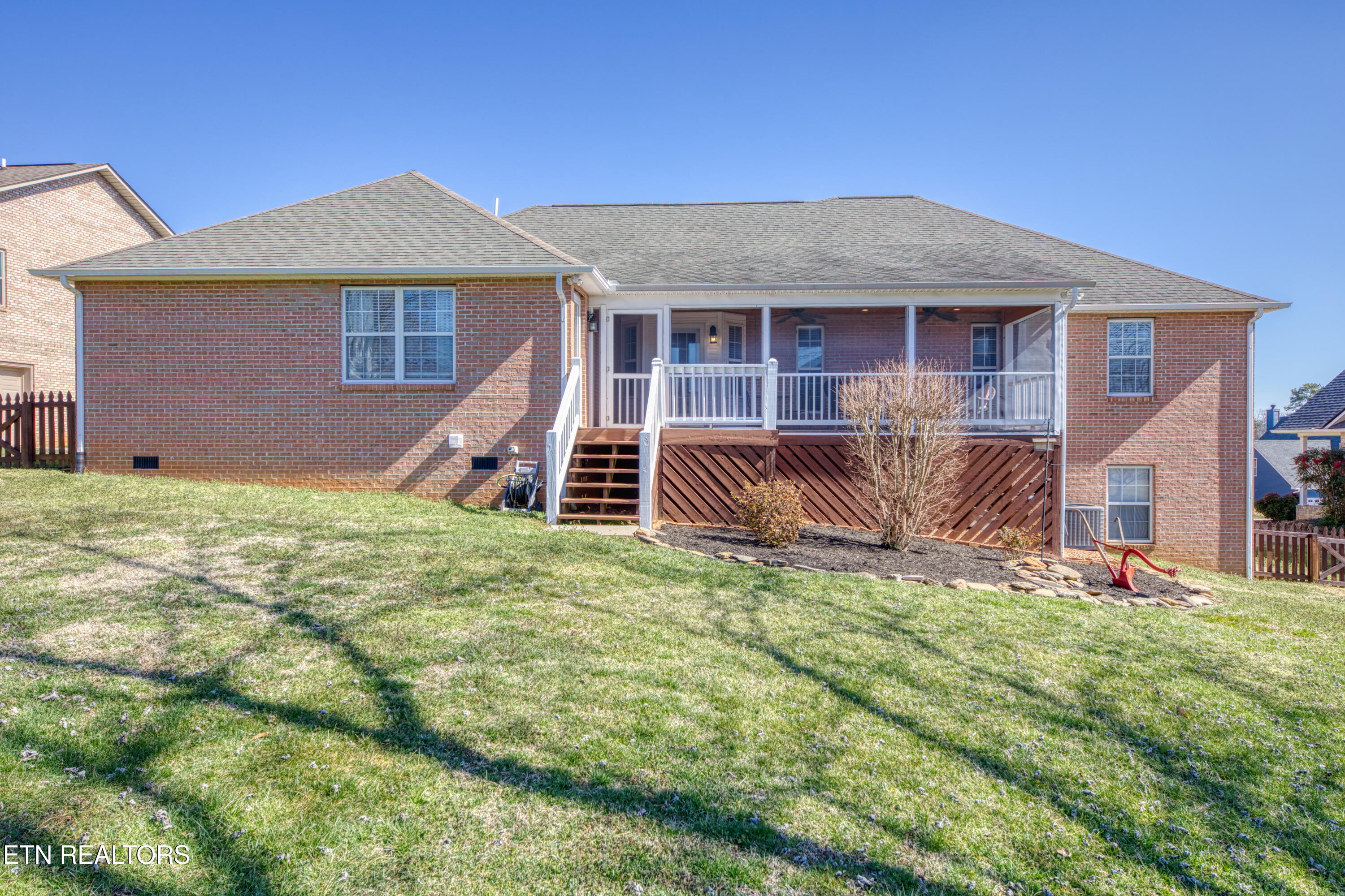429 Woodgate Drive Property Photo 6