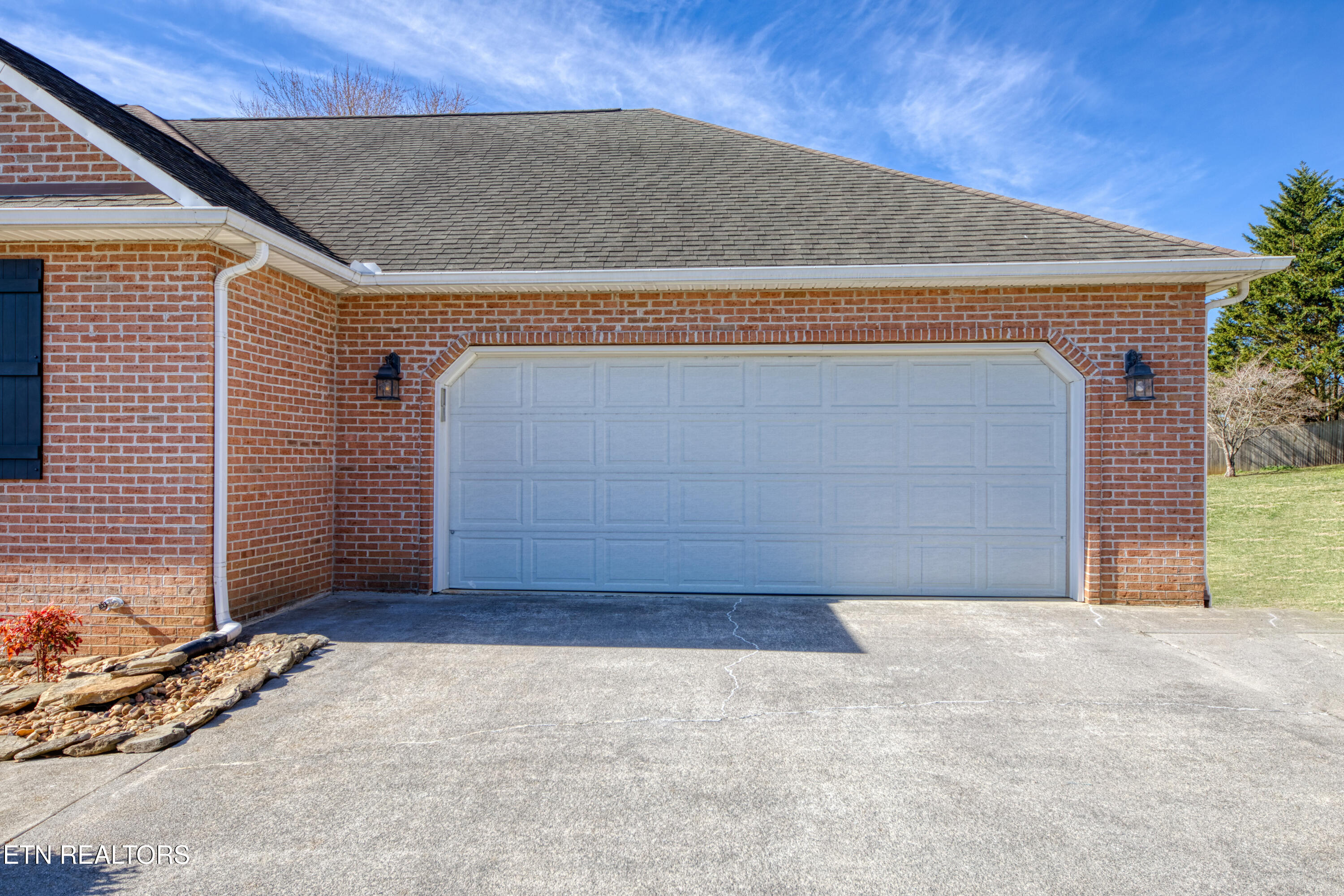 429 Woodgate Drive Property Photo 9