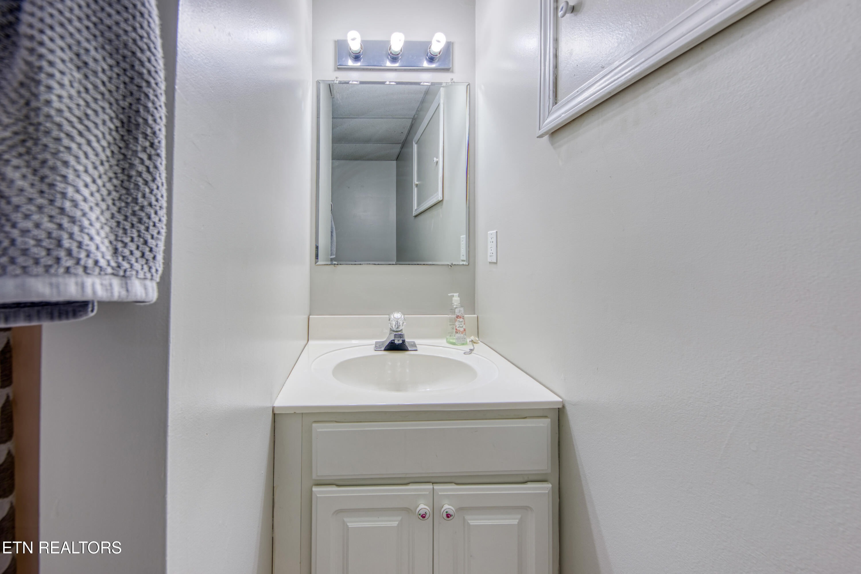 429 Woodgate Drive Property Photo 33