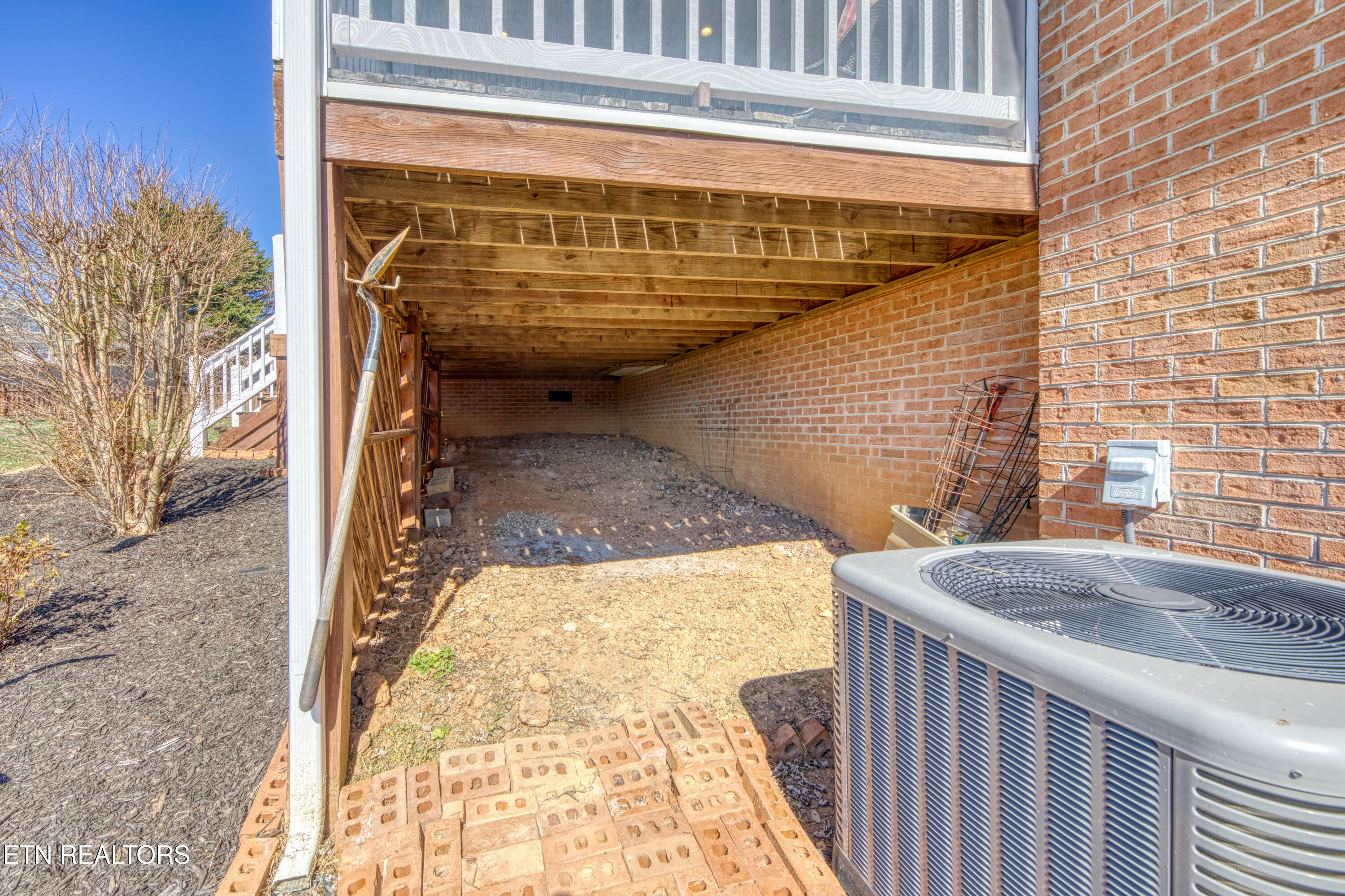 429 Woodgate Drive Property Photo 39