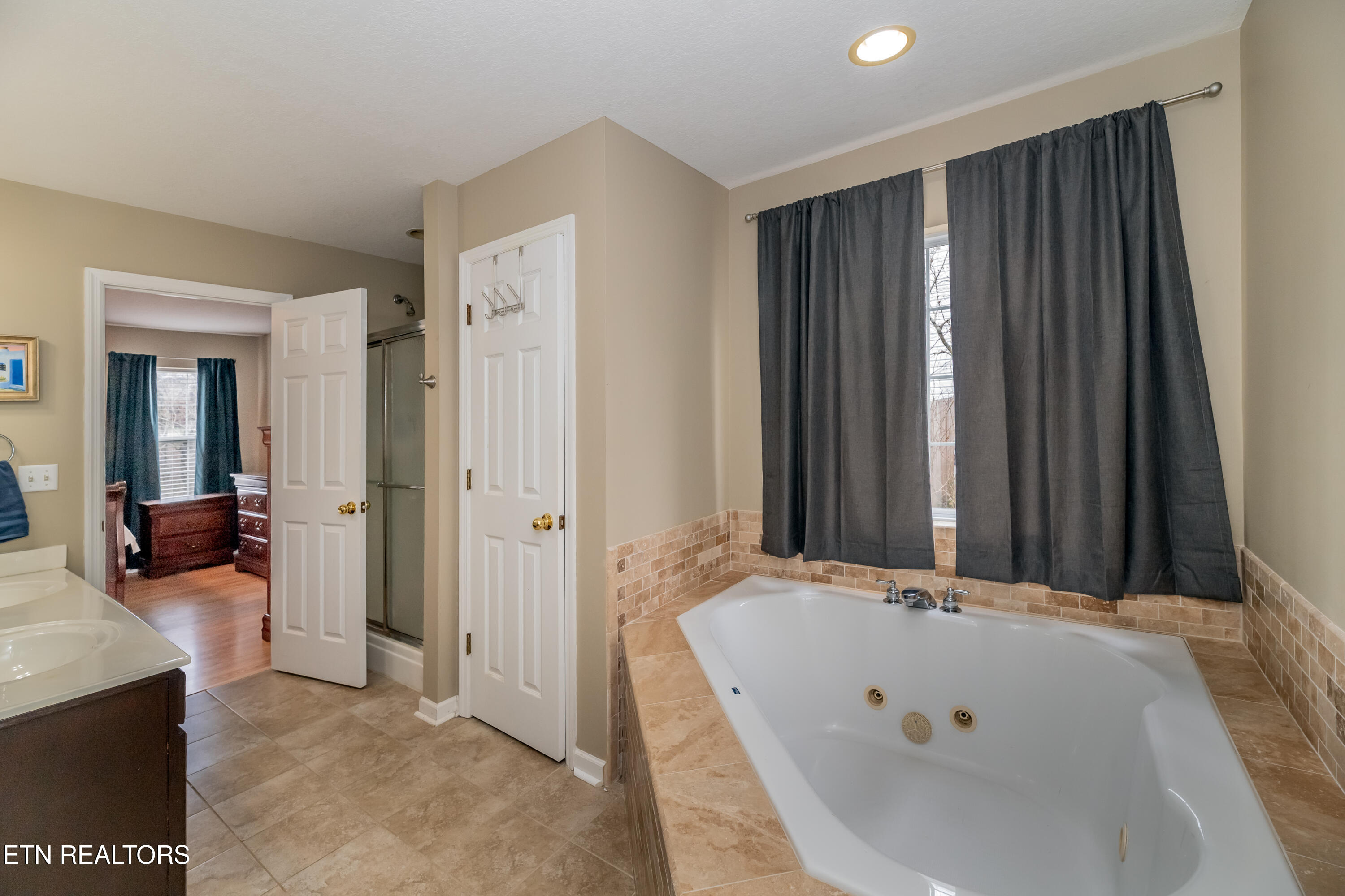 708 Whitesburg Drive Property Photo 16