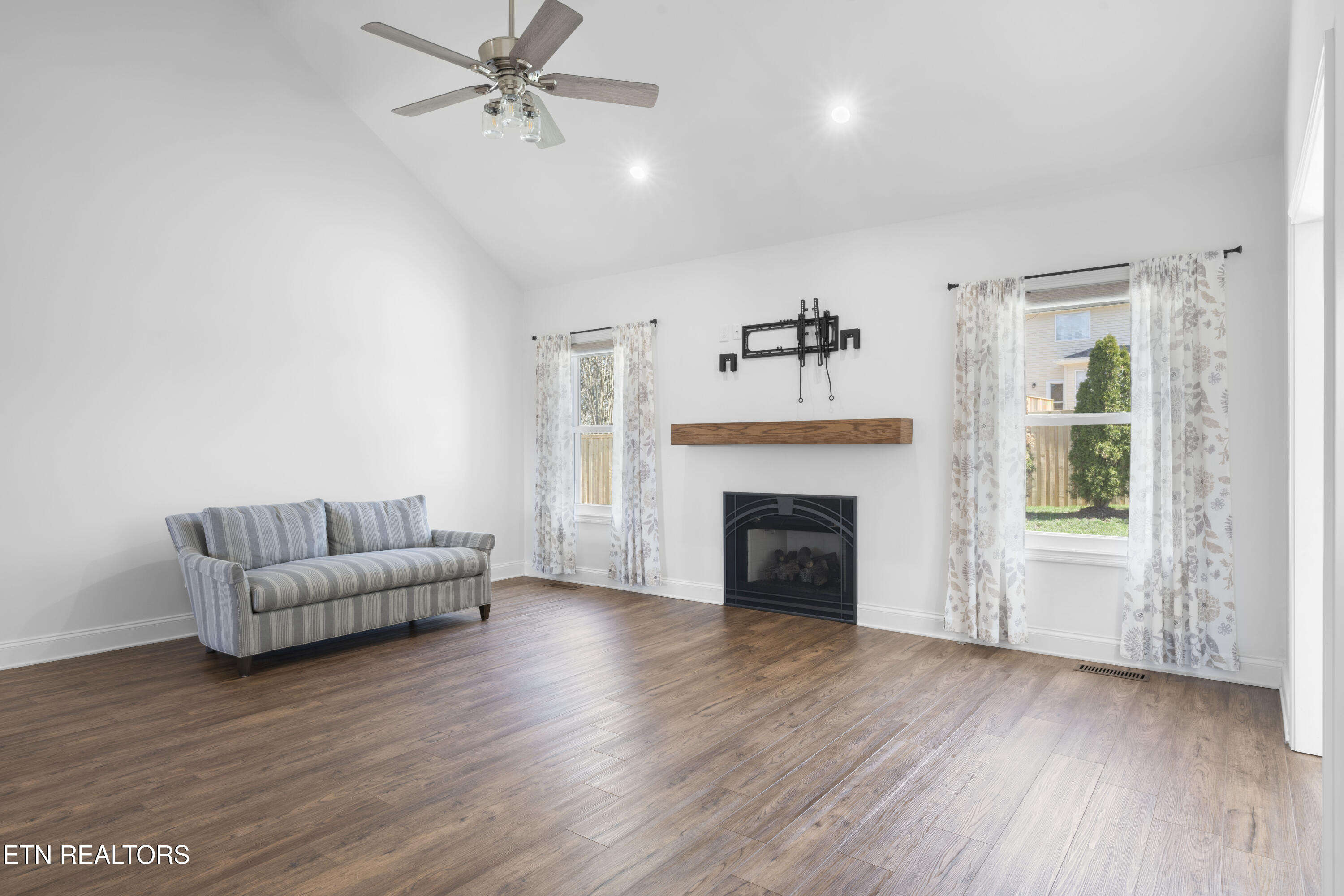 5300 Summer Rose Blvd Property Photo 4