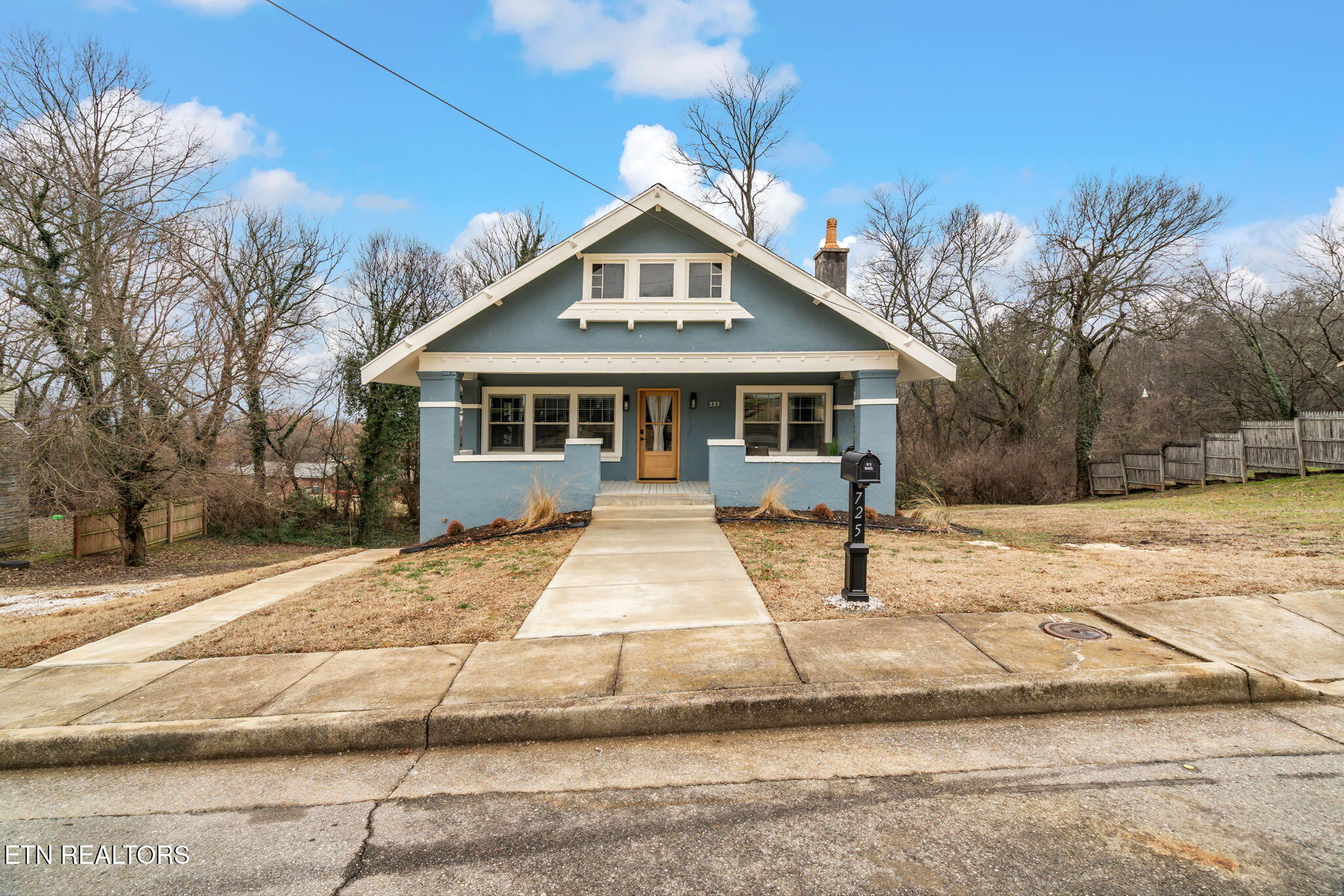 725 Se Witt Place Property Photo 6