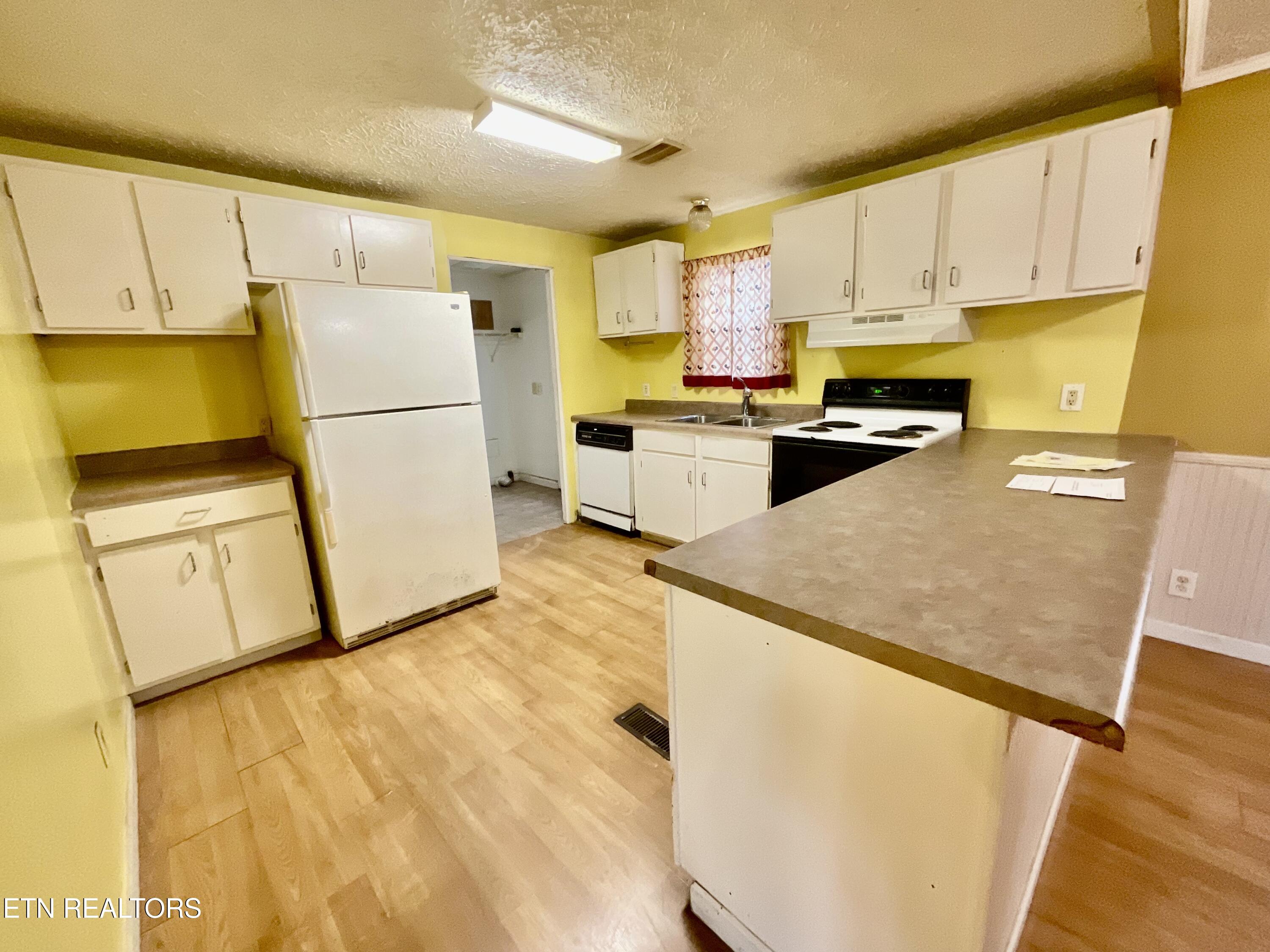 203 Pinedale Street St Property Photo 12