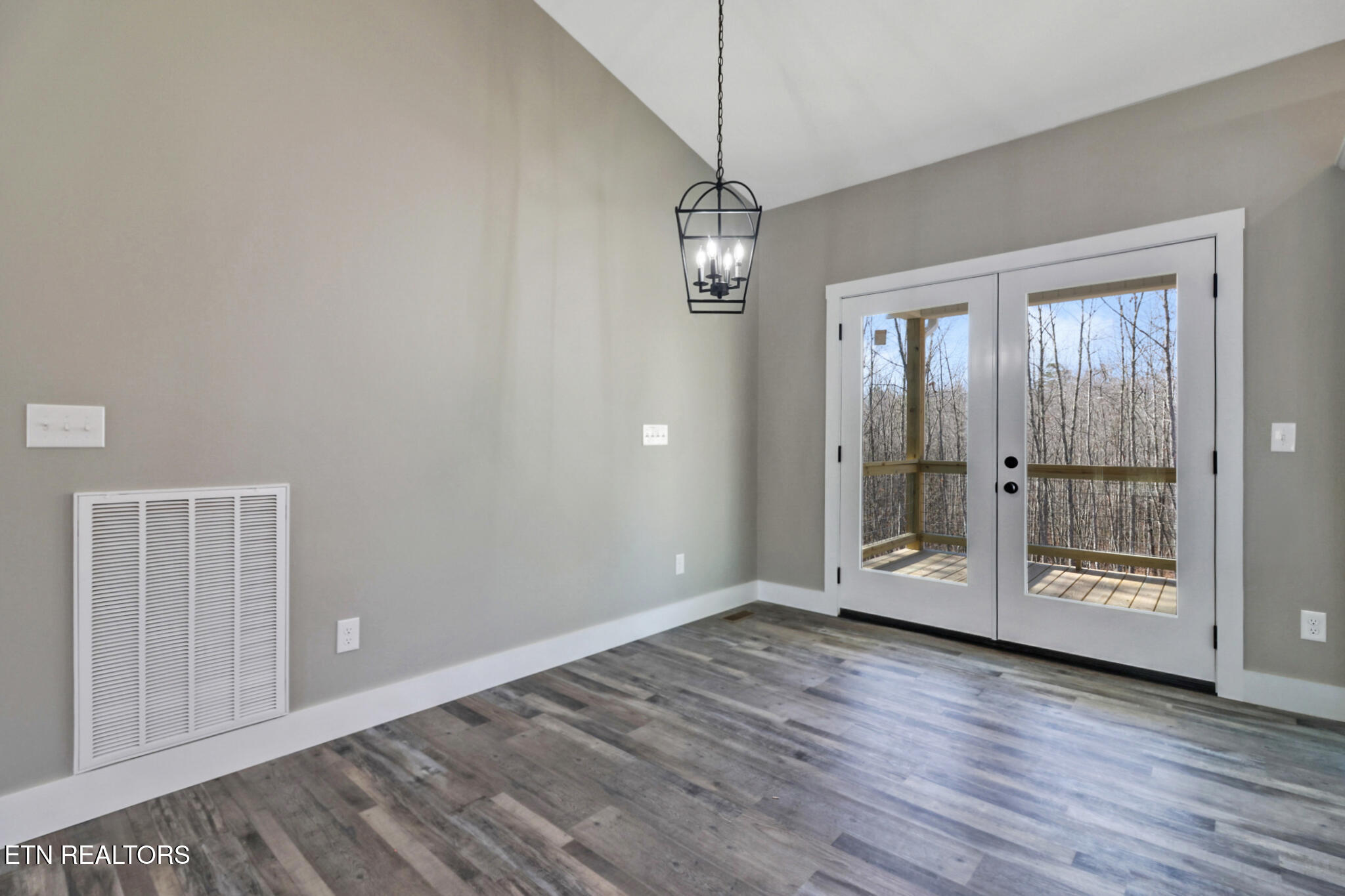 108 Creekview Court Property Photo 14