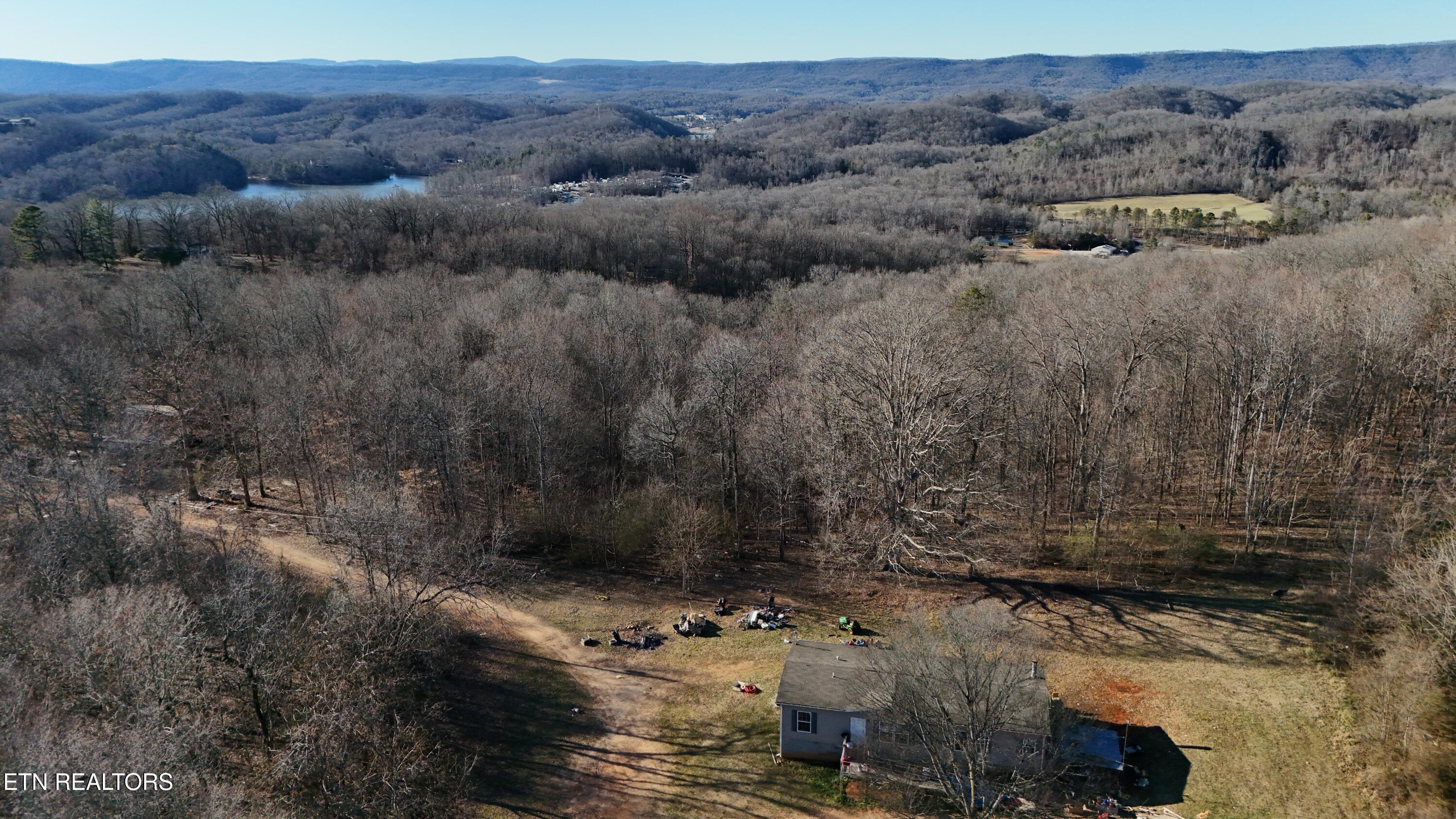 222 White Pine Rd Property Photo 4