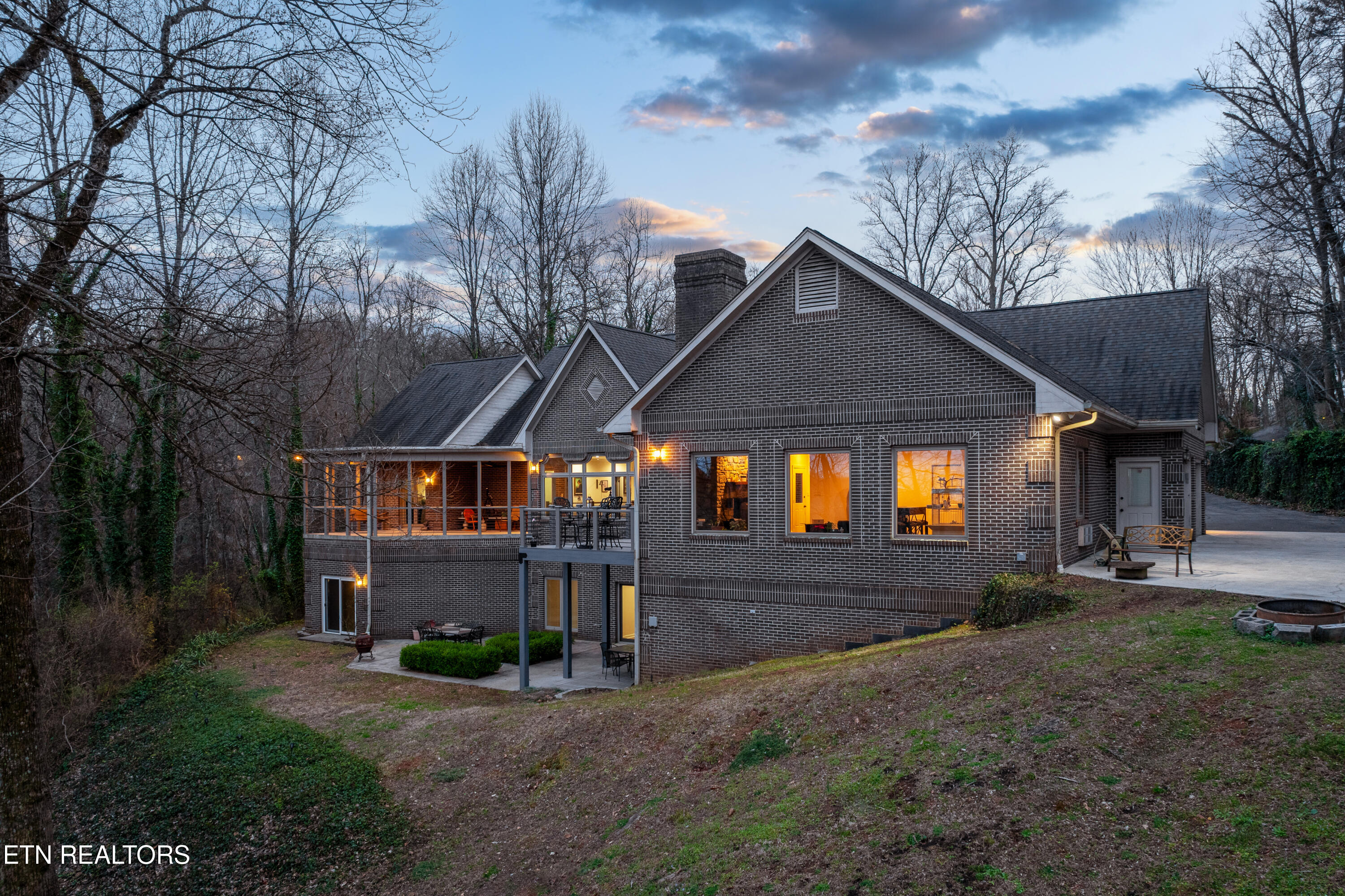 2304 Lakemoor Drive Property Photo 6