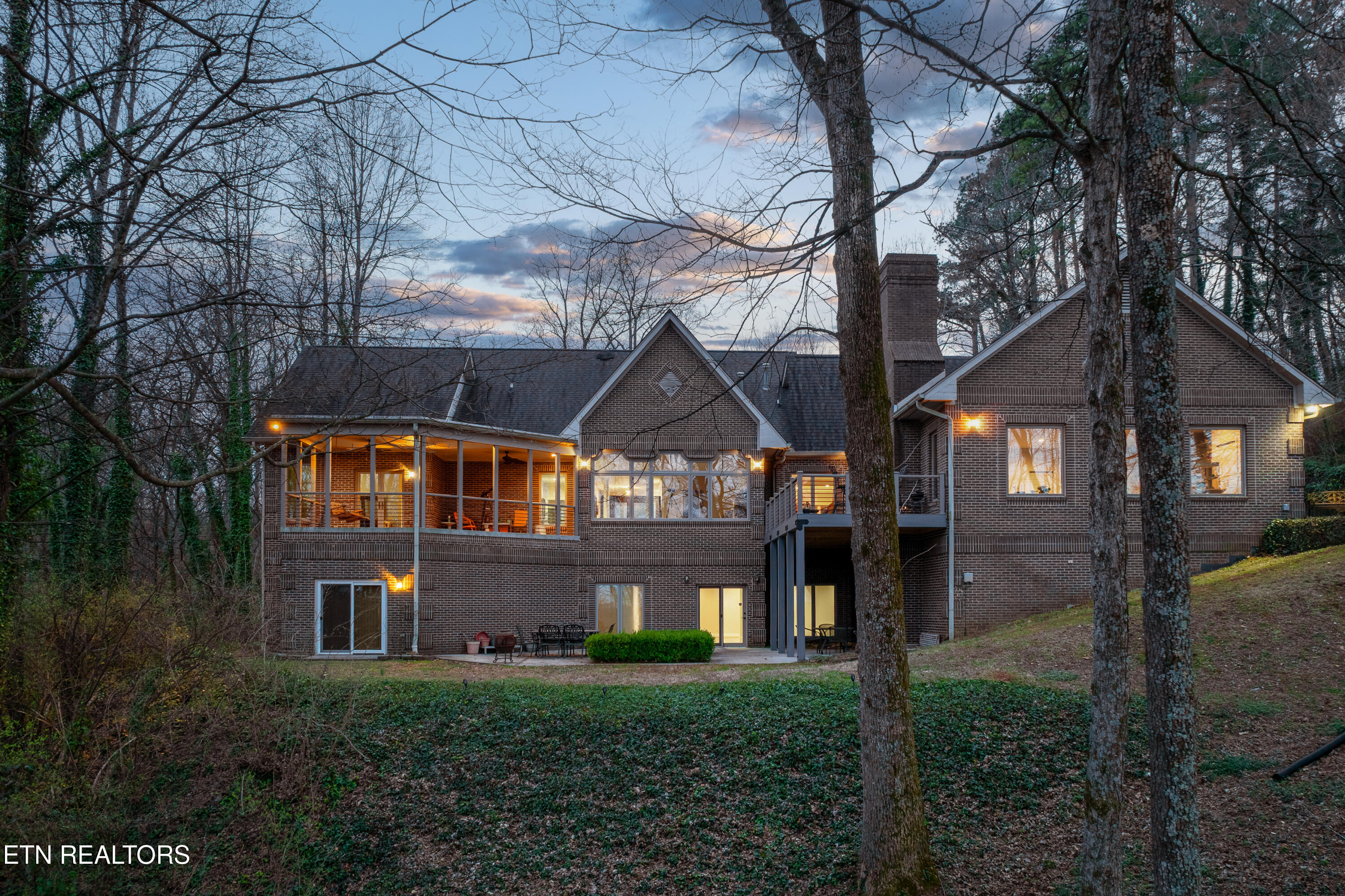 2304 Lakemoor Drive Property Photo 8