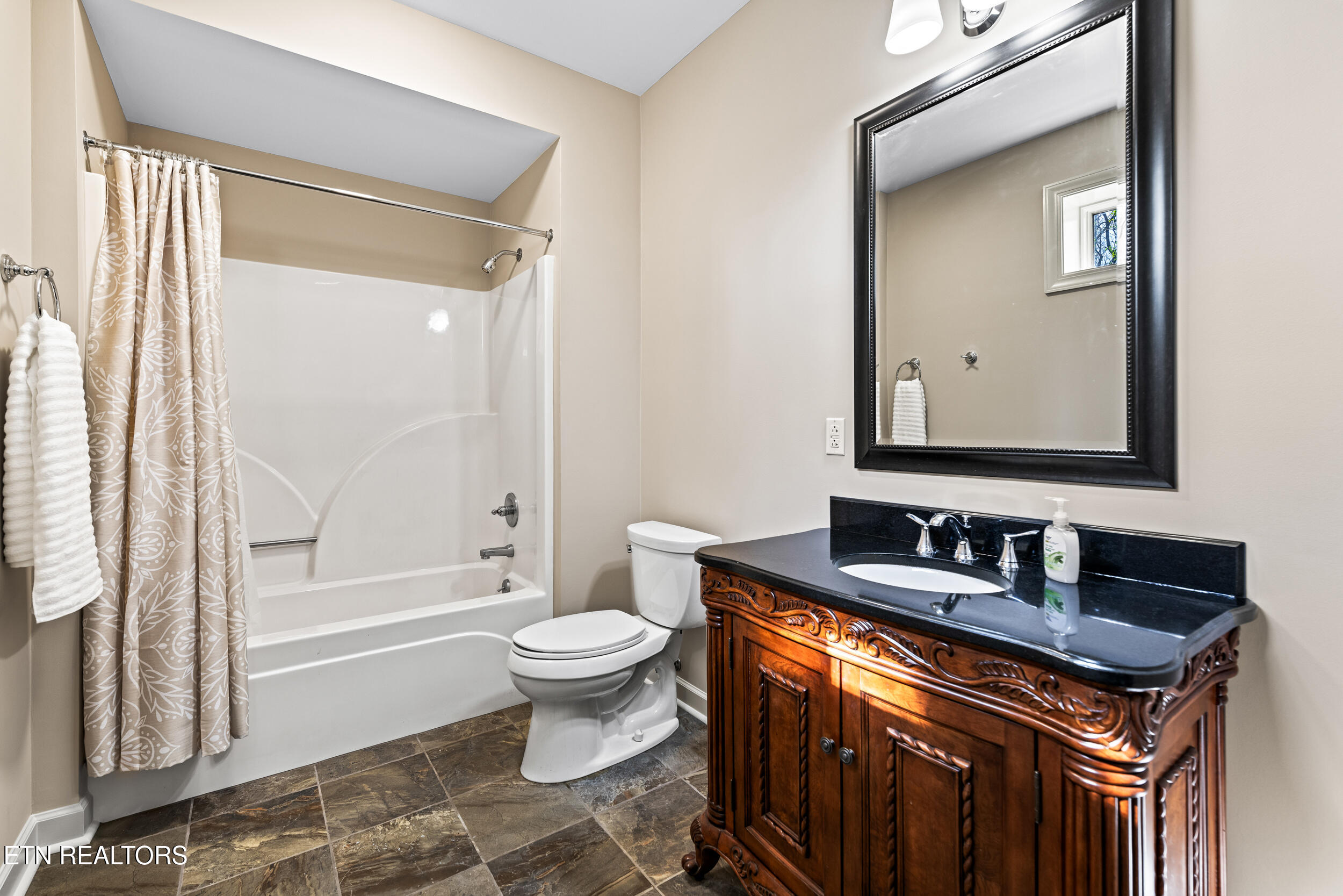 2304 Lakemoor Drive Property Photo 45