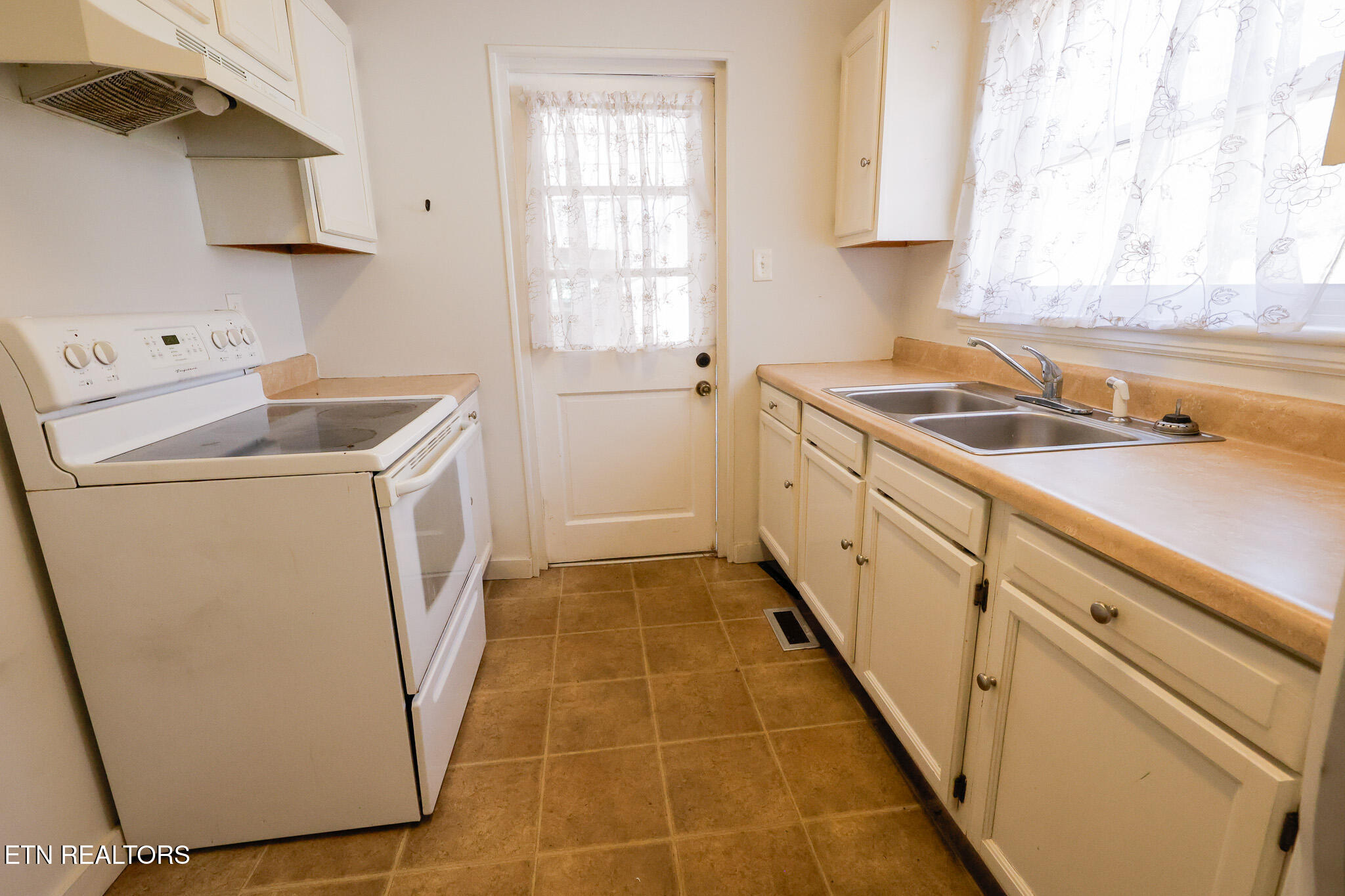 3408 Montlake Drive Property Photo 18