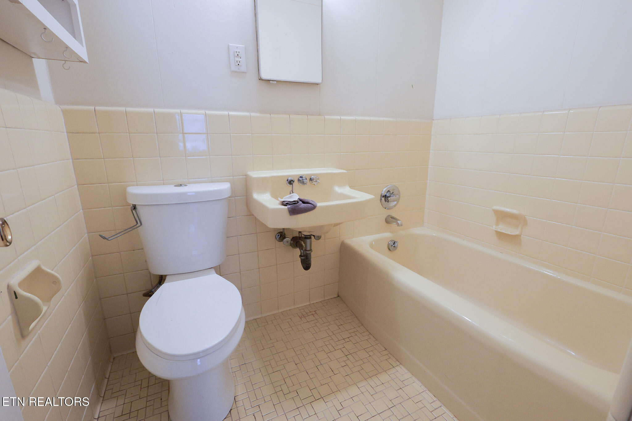 3408 Montlake Drive Property Photo 24