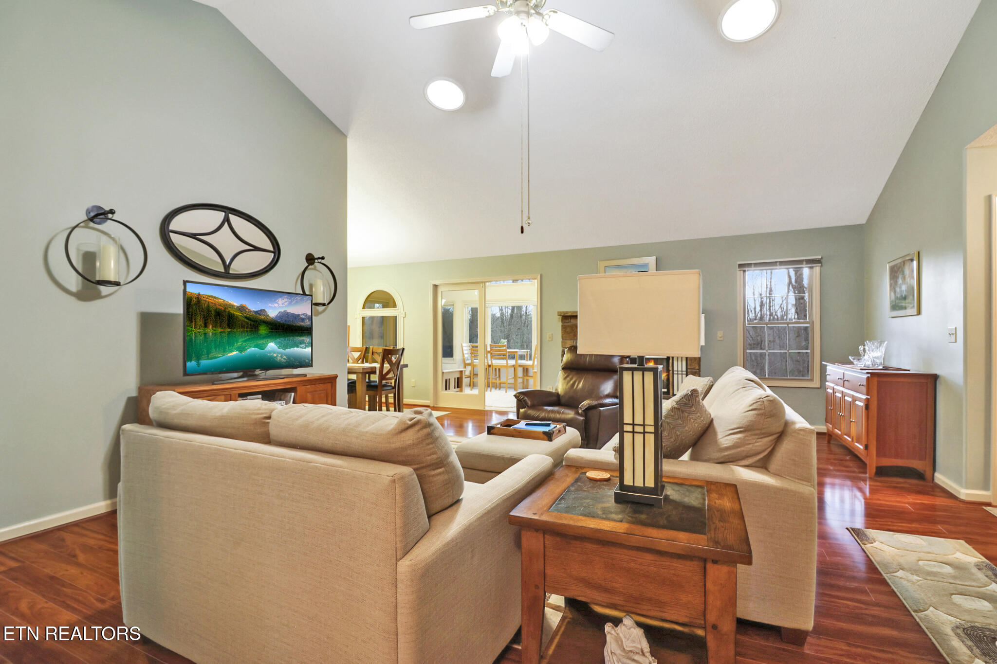 295 Kingsdown Drive Property Photo 10