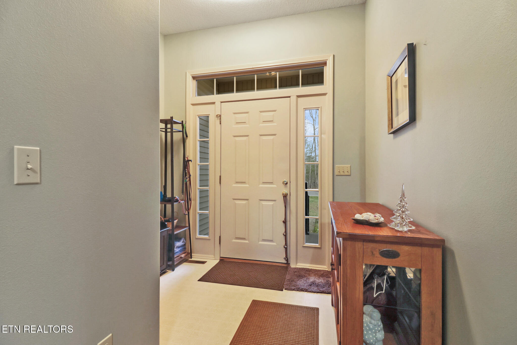 295 Kingsdown Drive Property Photo 12