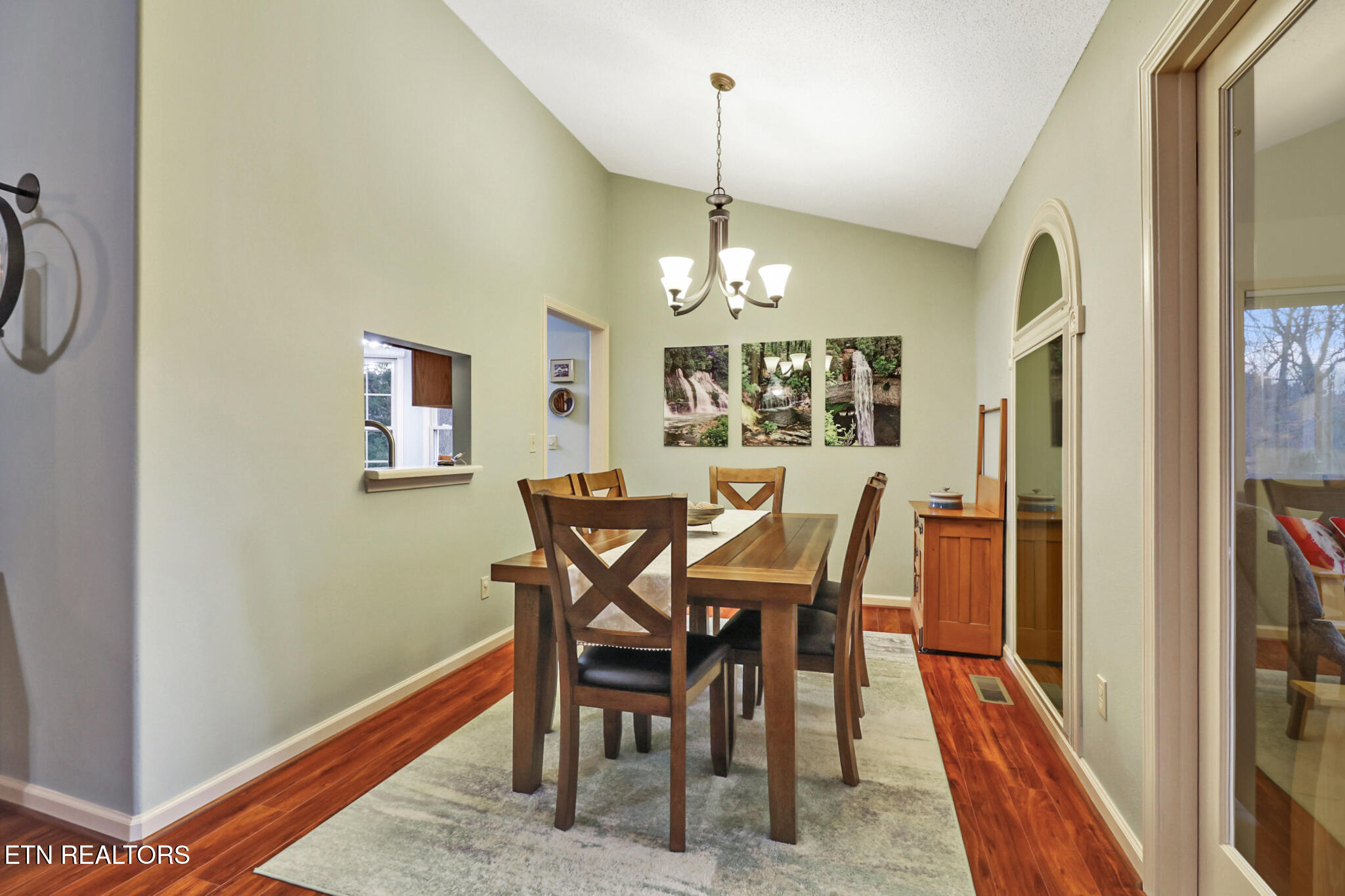 295 Kingsdown Drive Property Photo 13