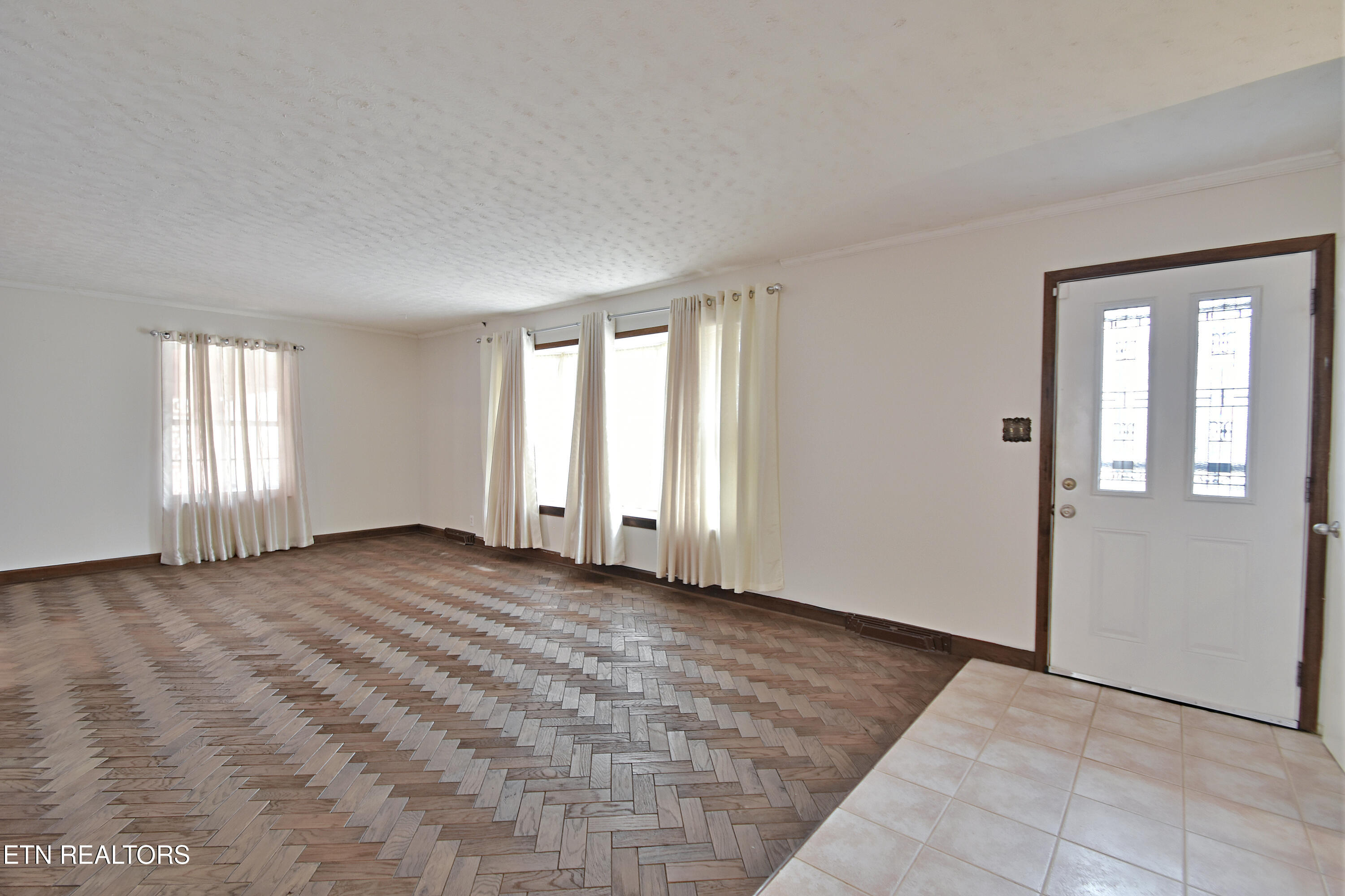 5833 Briercliff Rd Property Photo 3