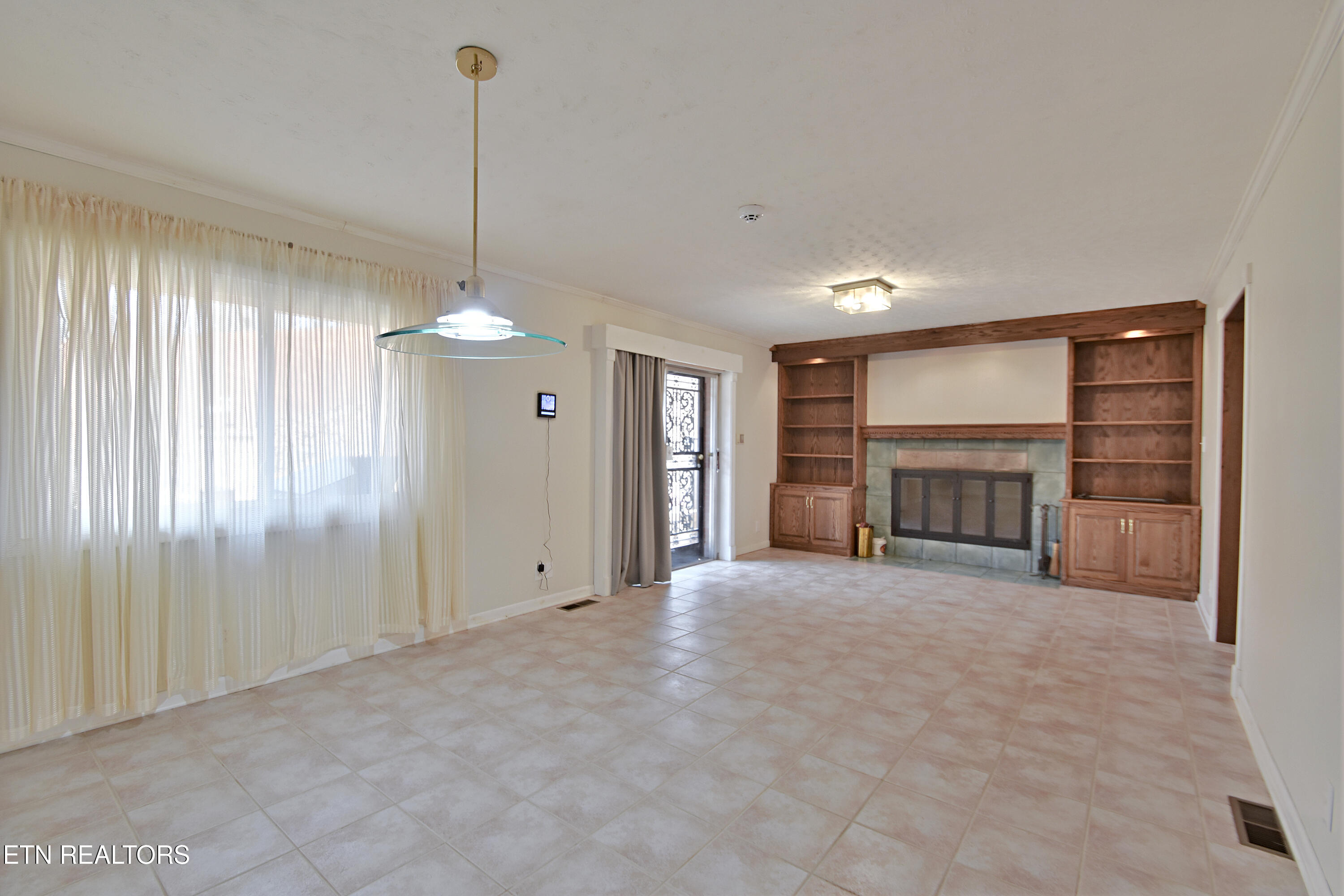 5833 Briercliff Rd Property Photo 5