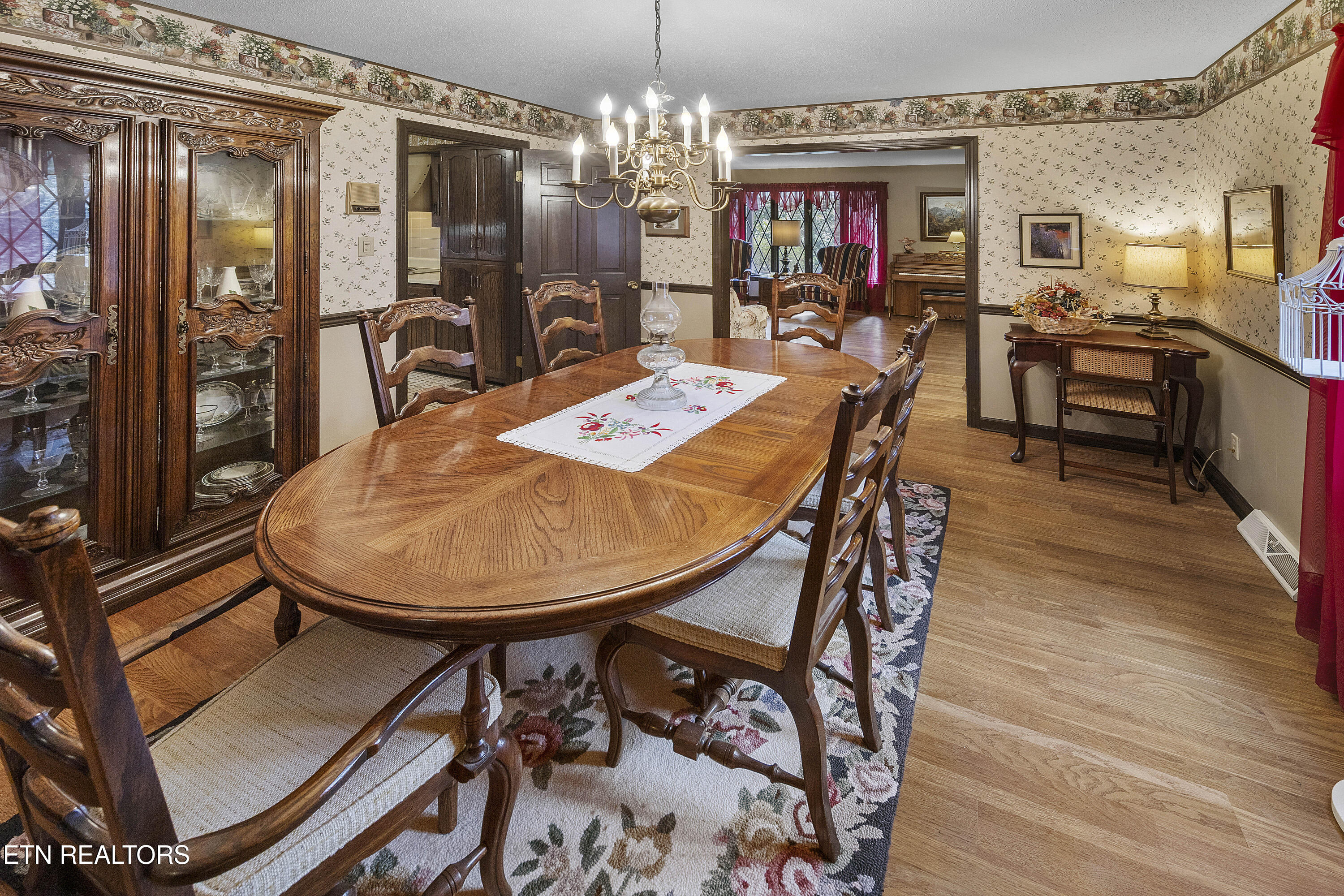 3217 Montlake Drive Property Photo 4