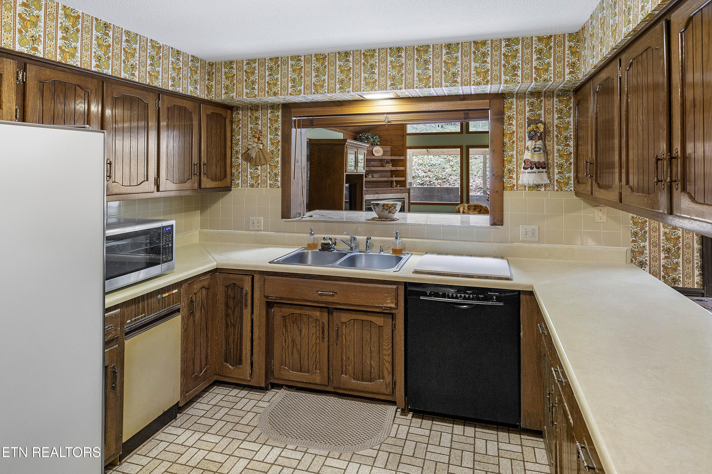 3217 Montlake Drive Property Photo 6