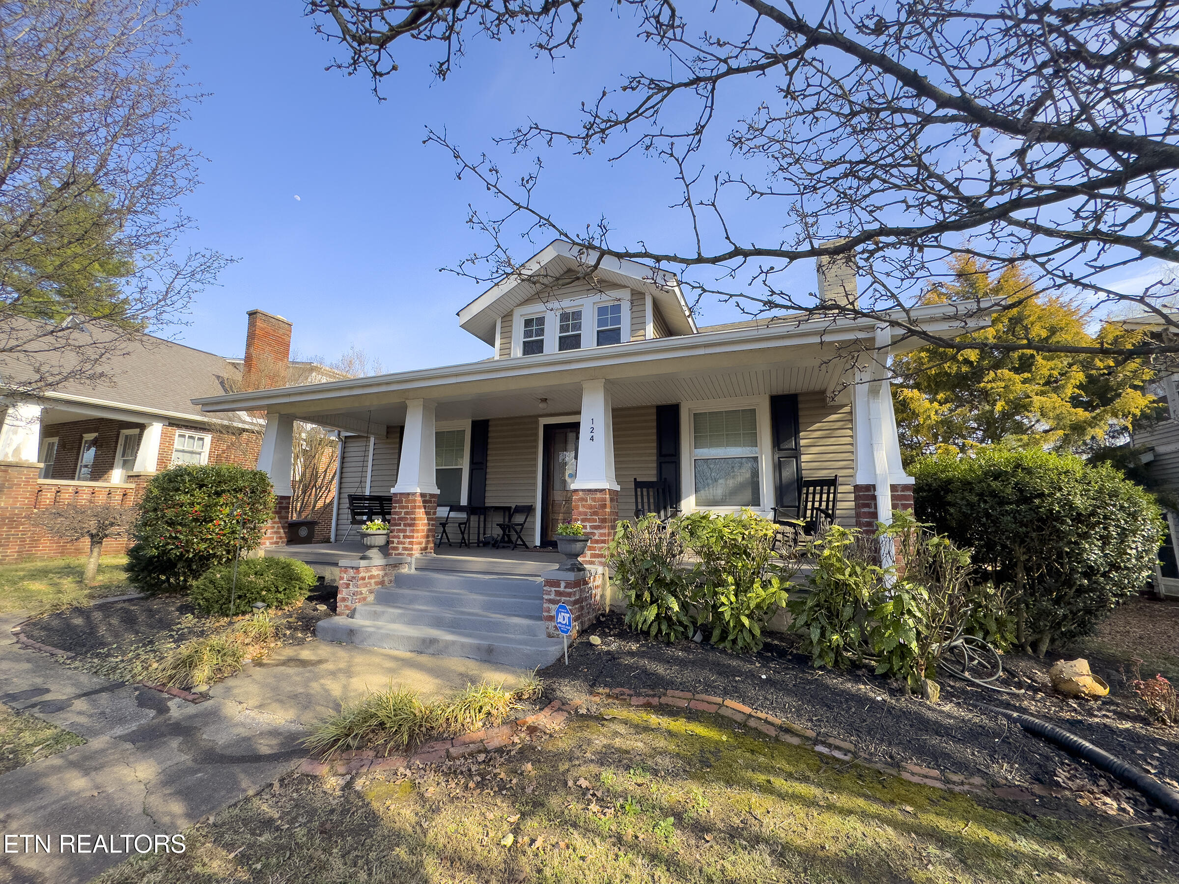 124 E Churchwell Ave Property Photo 3